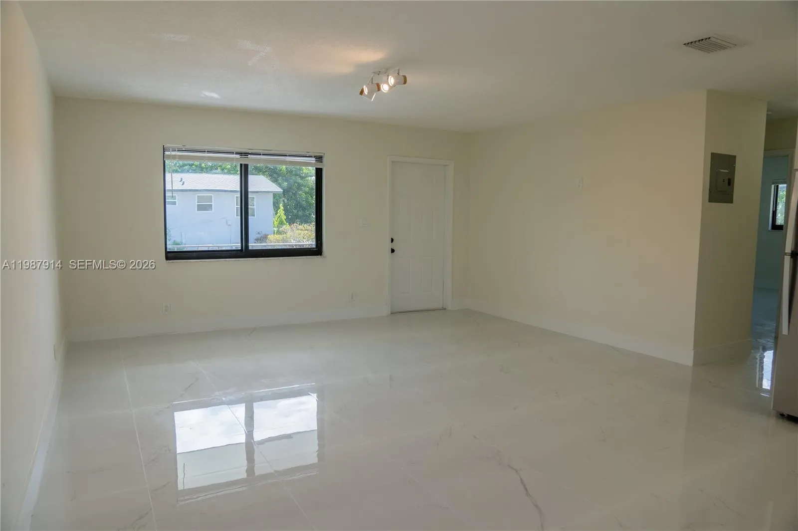 615 Ne 26th St 2, Wilton Manors, Florida 33305, Wilton Manors, Florida 33305, 2 Bedrooms Bedrooms, ,1 BathroomBathrooms,Residential Lease,For Rent,615 Ne 26th St 2, Wilton Manors, Florida 33305,A11987914
