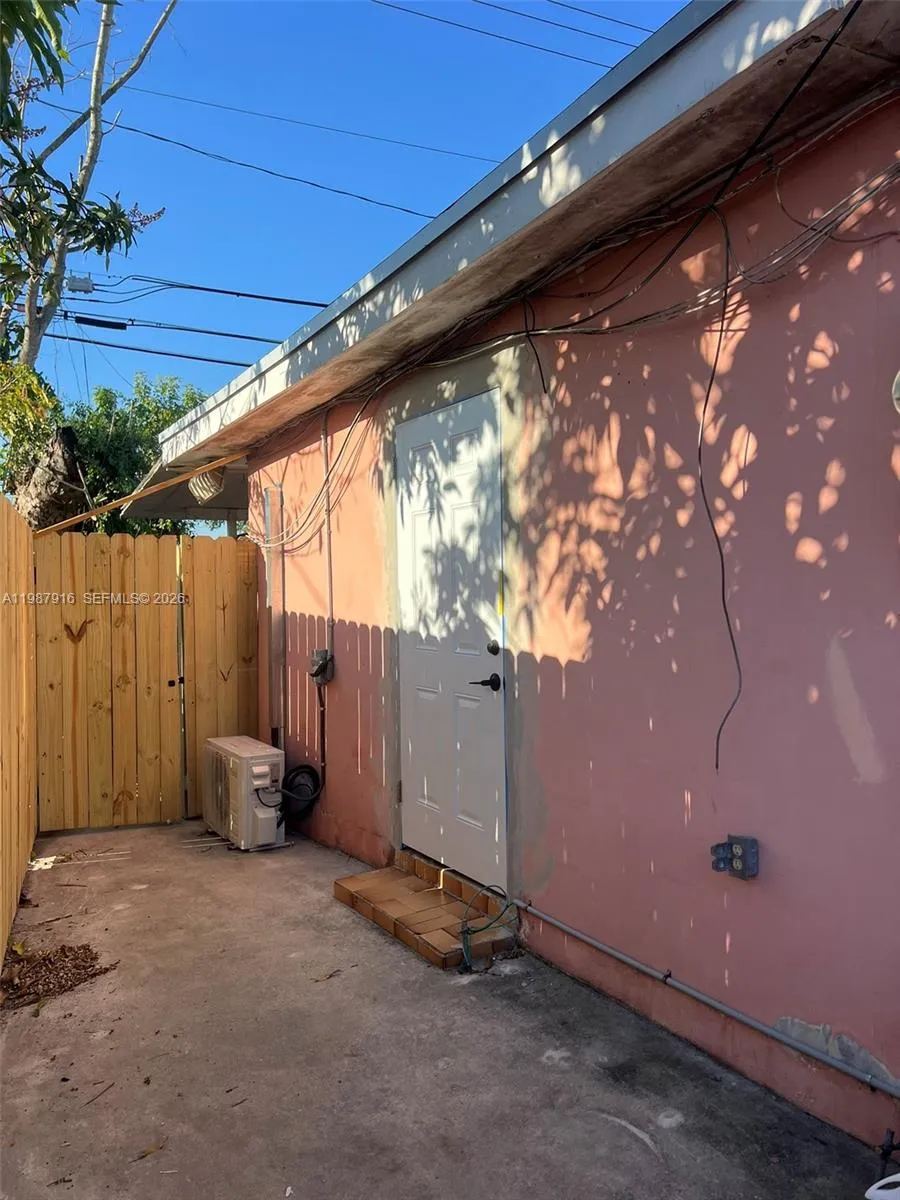 Miami, Florida 33165, 1 Bedroom Bedrooms, ,1 BathroomBathrooms,Residential Lease,For Rent,A11987916