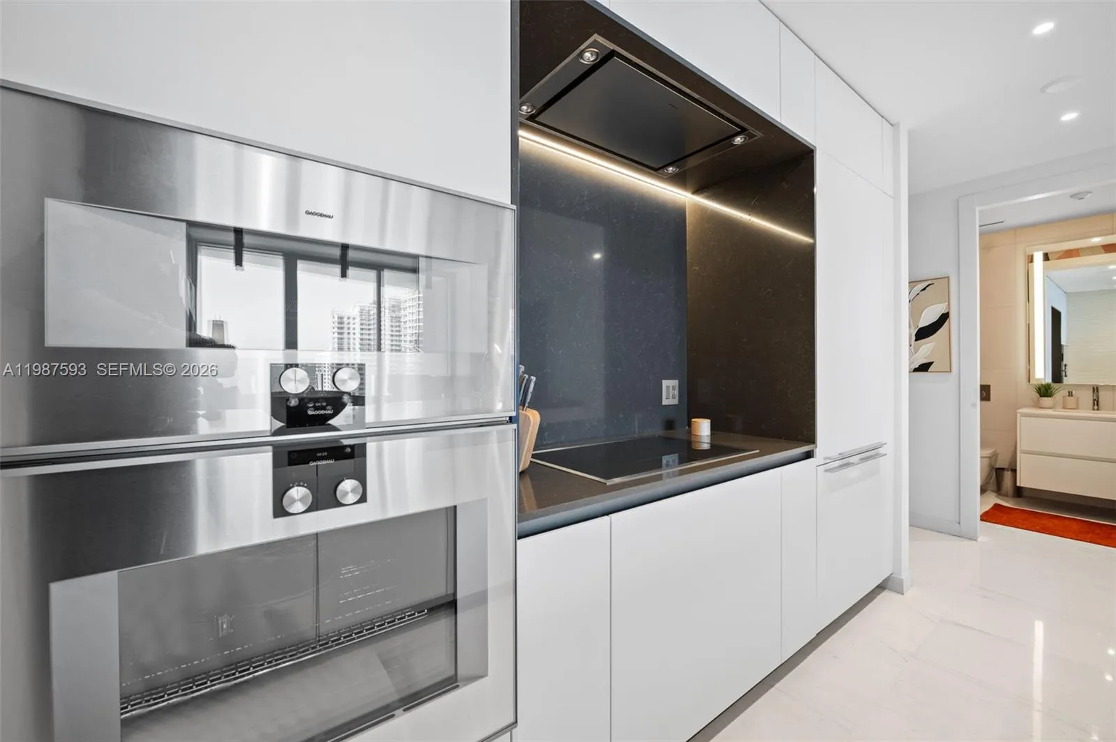 300 Biscayne Blvd Way 2106, Miami, Florida 33131, Miami, Florida 33131, 1 Bedroom Bedrooms, 2 Rooms Rooms,1 BathroomBathrooms,Residential,For Sale,300 Biscayne Blvd Way 2106, Miami, Florida 33131,A11987593