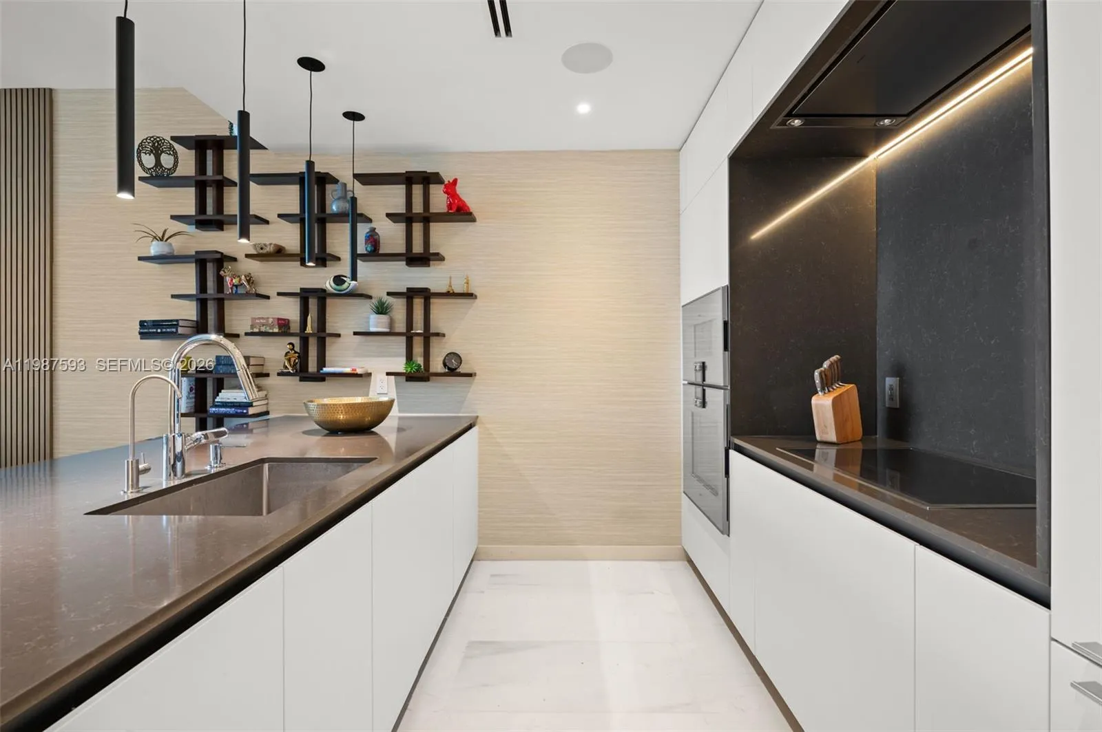 300 Biscayne Blvd Way 2106, Miami, Florida 33131, Miami, Florida 33131, 1 Bedroom Bedrooms, 2 Rooms Rooms,1 BathroomBathrooms,Residential,For Sale,300 Biscayne Blvd Way 2106, Miami, Florida 33131,A11987593