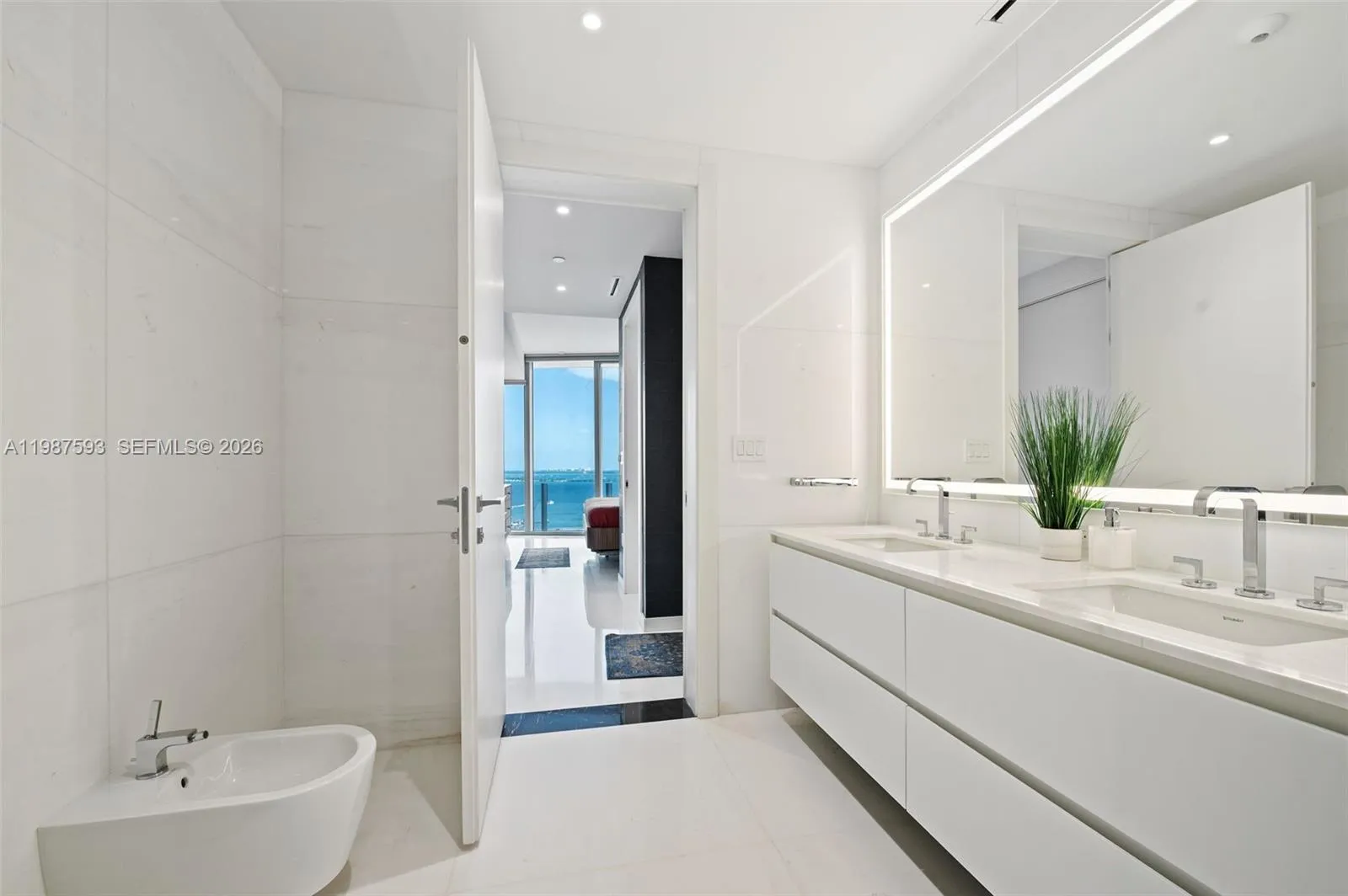 300 Biscayne Blvd Way 2106, Miami, Florida 33131, Miami, Florida 33131, 1 Bedroom Bedrooms, 2 Rooms Rooms,1 BathroomBathrooms,Residential,For Sale,300 Biscayne Blvd Way 2106, Miami, Florida 33131,A11987593