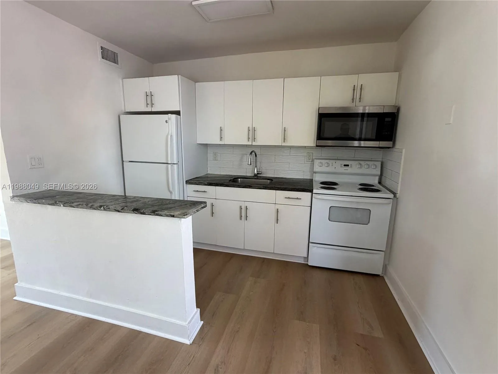1021 Nw 5th St 4, Miami, Florida 33128, Miami, Florida 33128, 2 Bedrooms Bedrooms, ,1 BathroomBathrooms,Residential Lease,For Rent,1021 Nw 5th St 4, Miami, Florida 33128,A11988049