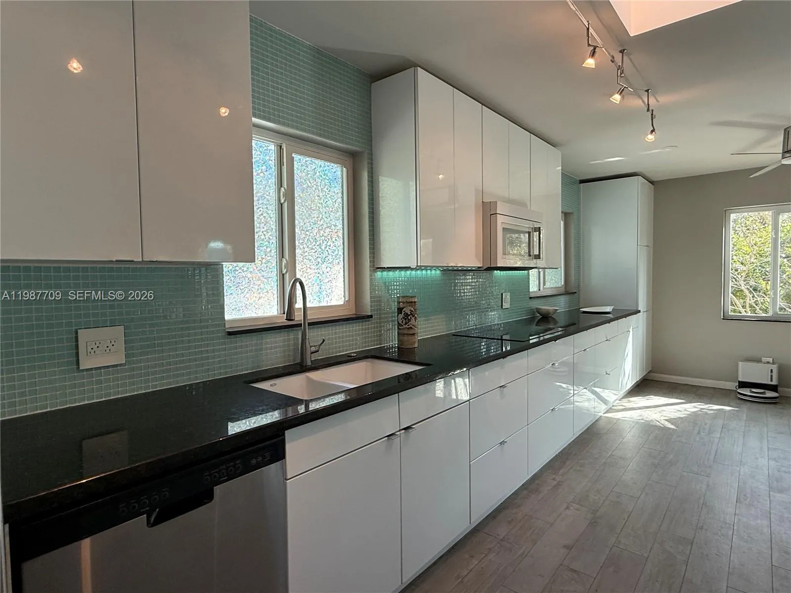 201 Fluvia Ave, Coral Gables, Florida 33134, Coral Gables, Florida 33134, ,Residential Income,For Sale,201 Fluvia Ave, Coral Gables, Florida 33134,A11987709