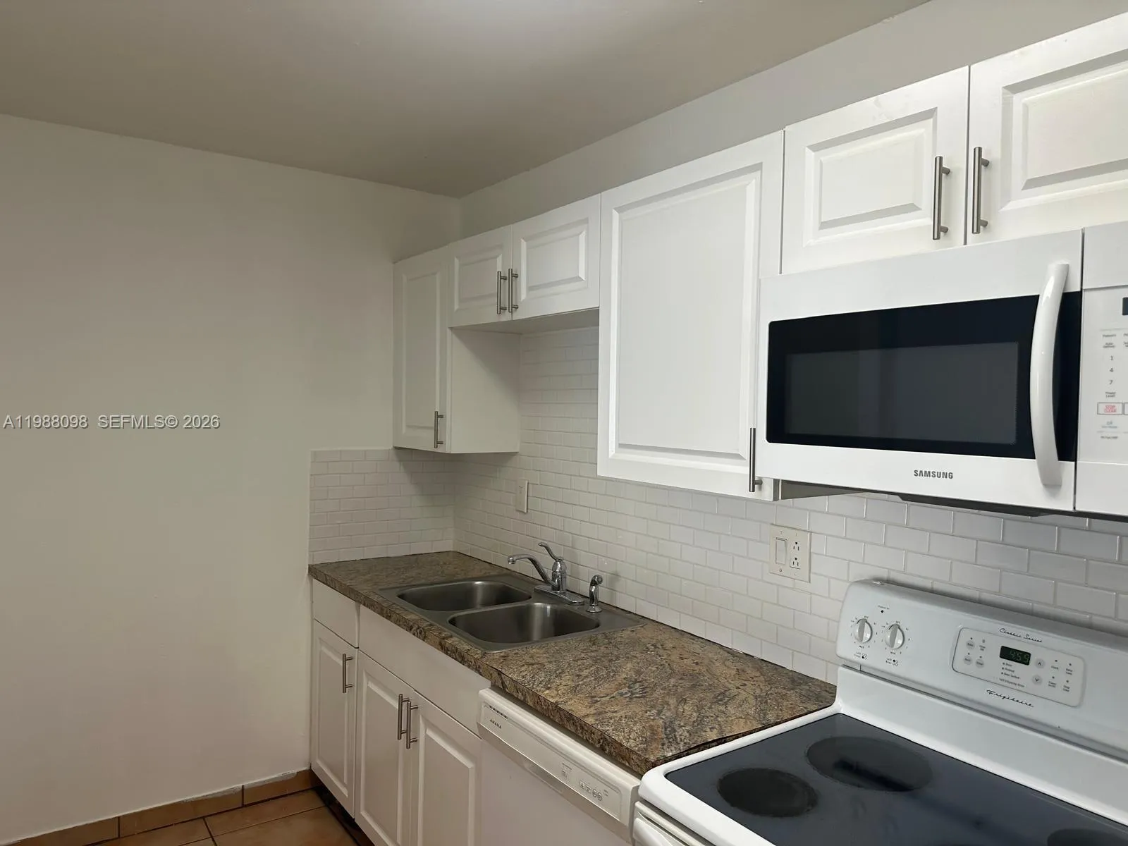 4500 Nw 79th Ave 2b, Doral, Florida 33166, Doral, Florida 33166, 2 Bedrooms Bedrooms, ,2 BathroomsBathrooms,Residential Lease,For Rent,4500 Nw 79th Ave 2b, Doral, Florida 33166,A11988098