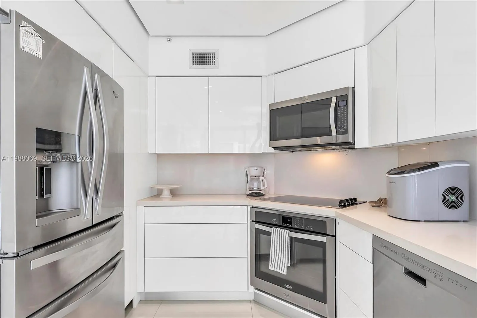 3370 Hidden Bay Dr 2210, Aventura, Florida 33180, Aventura, Florida 33180, 3 Bedrooms Bedrooms, ,2 BathroomsBathrooms,Residential,For Sale,3370 Hidden Bay Dr 2210, Aventura, Florida 33180,A11988069