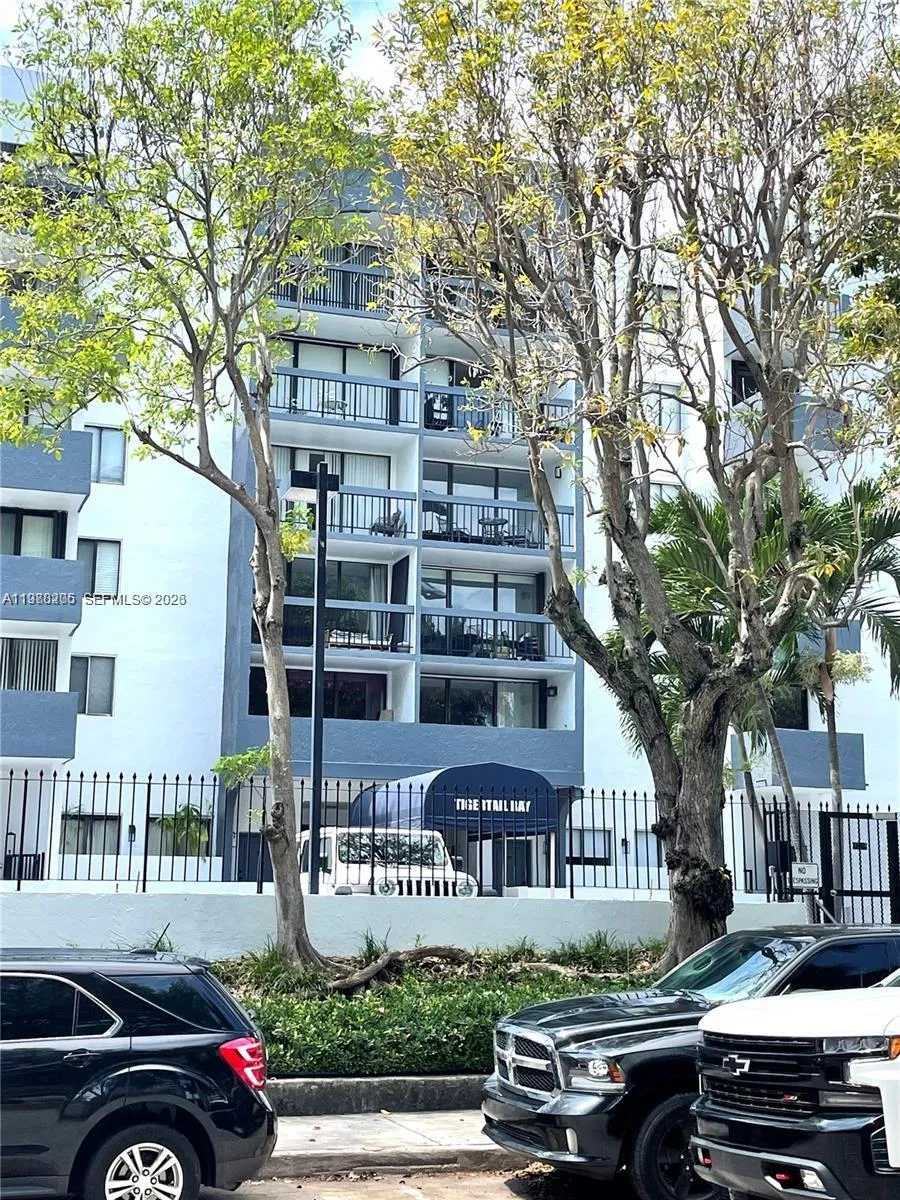 2715 Tigertail Ave 203, Miami, Florida 33133, Coconut Grove, Florida 33133, 2 Bedrooms Bedrooms, ,1 BathroomBathrooms,Residential Lease,For Rent,2715 Tigertail Ave 203, Miami, Florida 33133,A11988206