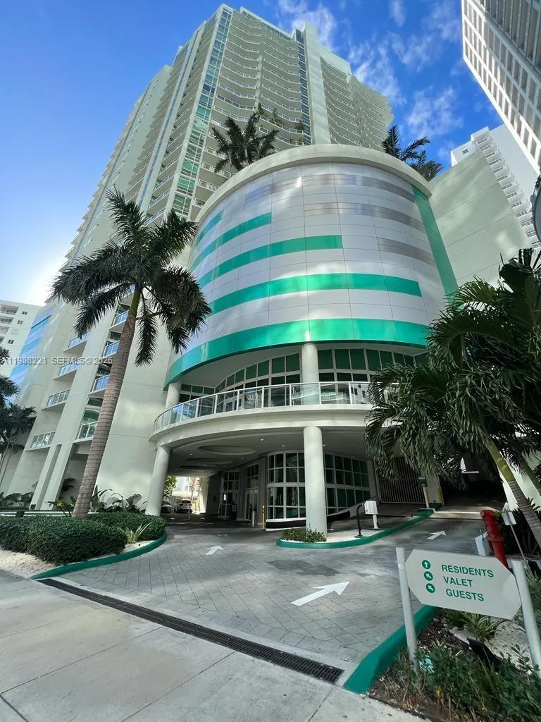 218 Se 14th St 1404, Miami, Florida 33131, Miami, Florida 33131, 1 Bedroom Bedrooms, ,1 BathroomBathrooms,Residential Lease,For Rent,218 Se 14th St 1404, Miami, Florida 33131,A11988221