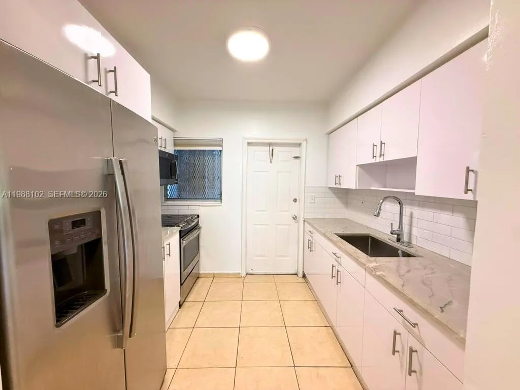 1176 Marseille Dr 2, Miami Beach, Florida 33141, Miami Beach, Florida 33141, 1 Bedroom Bedrooms, ,1 BathroomBathrooms,Residential Lease,For Rent,1176 Marseille Dr 2, Miami Beach, Florida 33141,A11988102