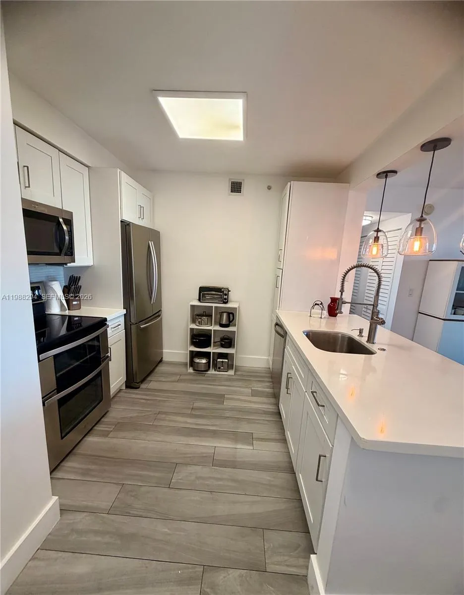 900 Sw 8th St 1509, Miami, Florida 33130, Miami, Florida 33130, 2 Bedrooms Bedrooms, ,2 BathroomsBathrooms,Residential Lease,For Rent,900 Sw 8th St 1509, Miami, Florida 33130,A11988294