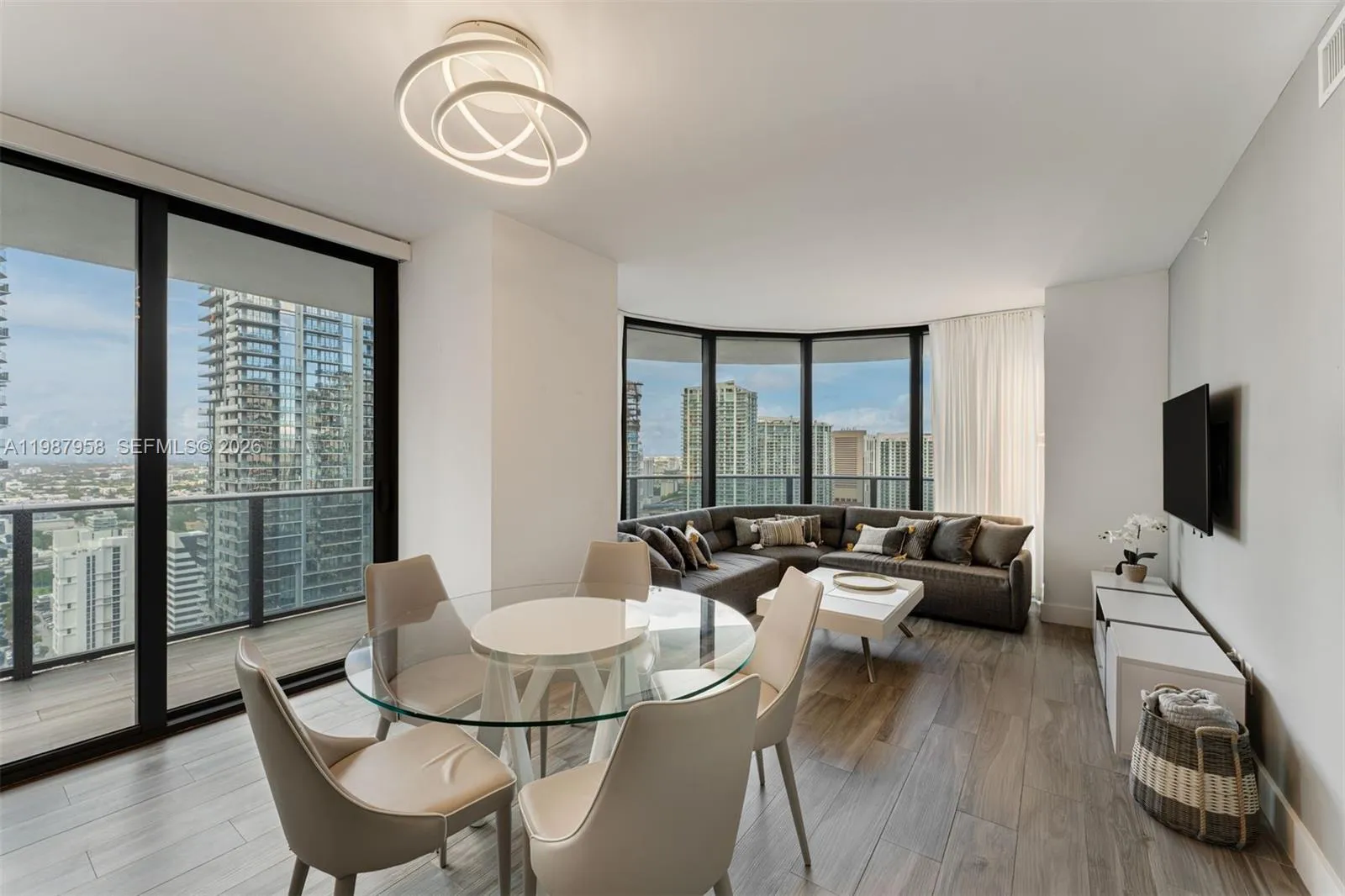 801 S Miami Ave 3509, Miami, Florida 33130, Miami, Florida 33130, 3 Bedrooms Bedrooms, ,3 BathroomsBathrooms,Residential,For Sale,801 S Miami Ave 3509, Miami, Florida 33130,A11987958