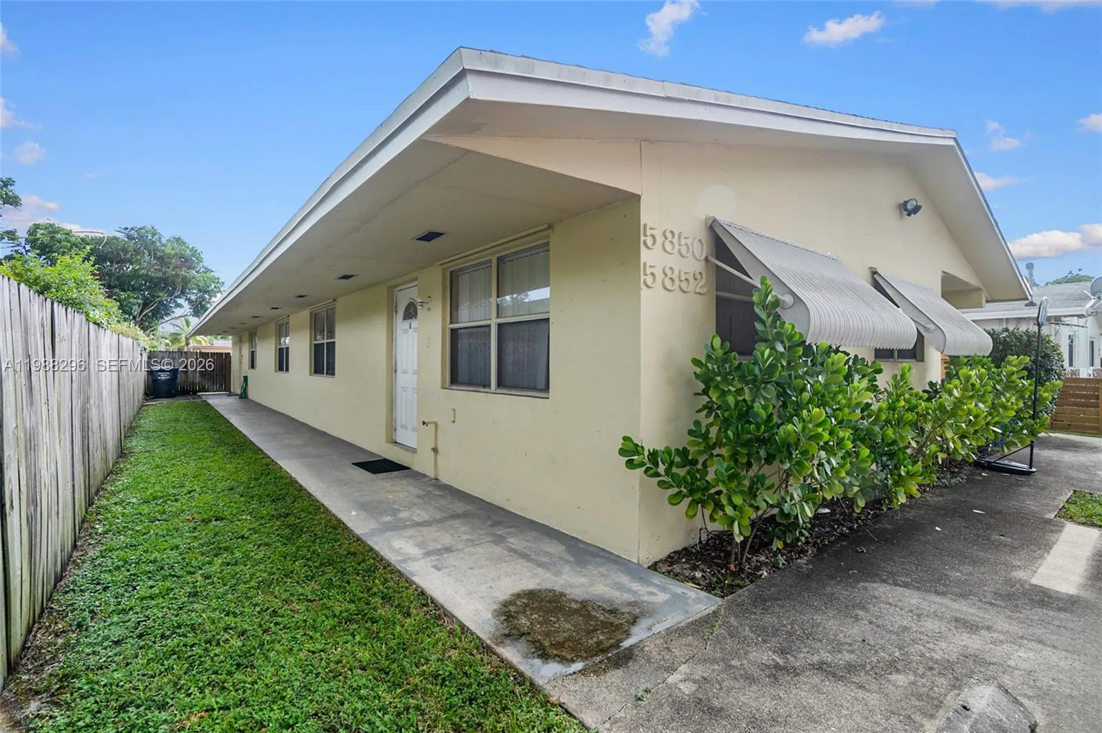 5850 Lincoln St, Hollywood, Florida 33021, Hollywood, Florida 33021, ,Residential Income,For Sale,5850 Lincoln St, Hollywood, Florida 33021,A11988296