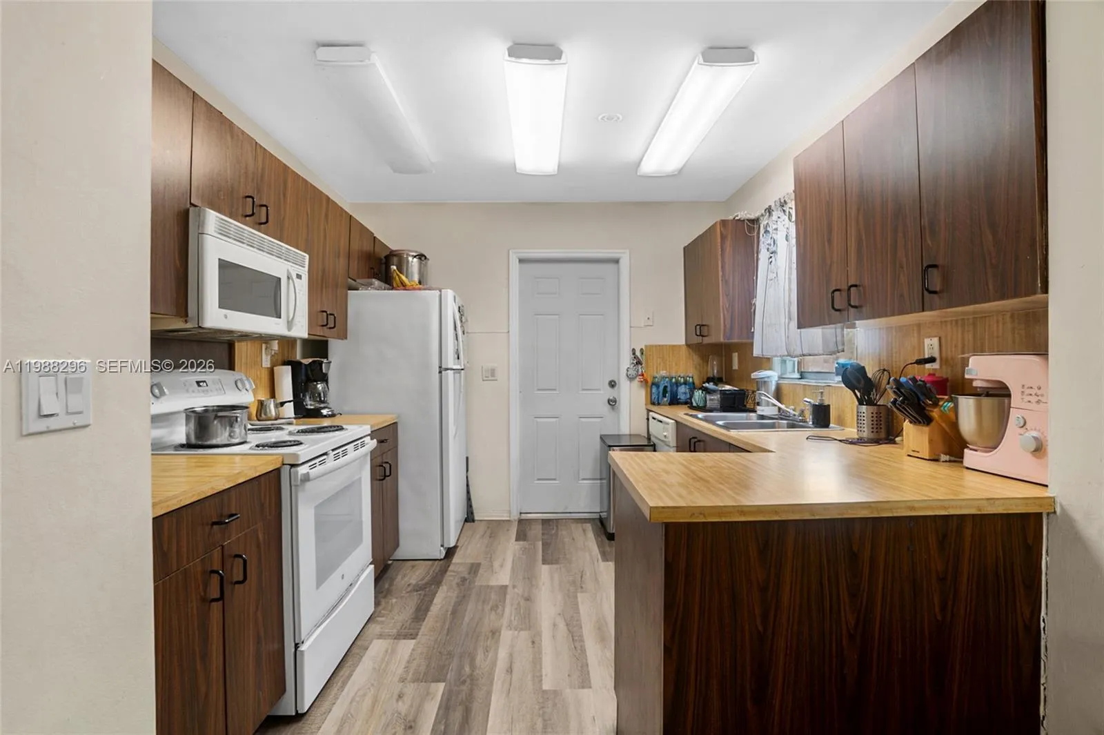 5850 Lincoln St, Hollywood, Florida 33021, Hollywood, Florida 33021, ,Residential Income,For Sale,5850 Lincoln St, Hollywood, Florida 33021,A11988296