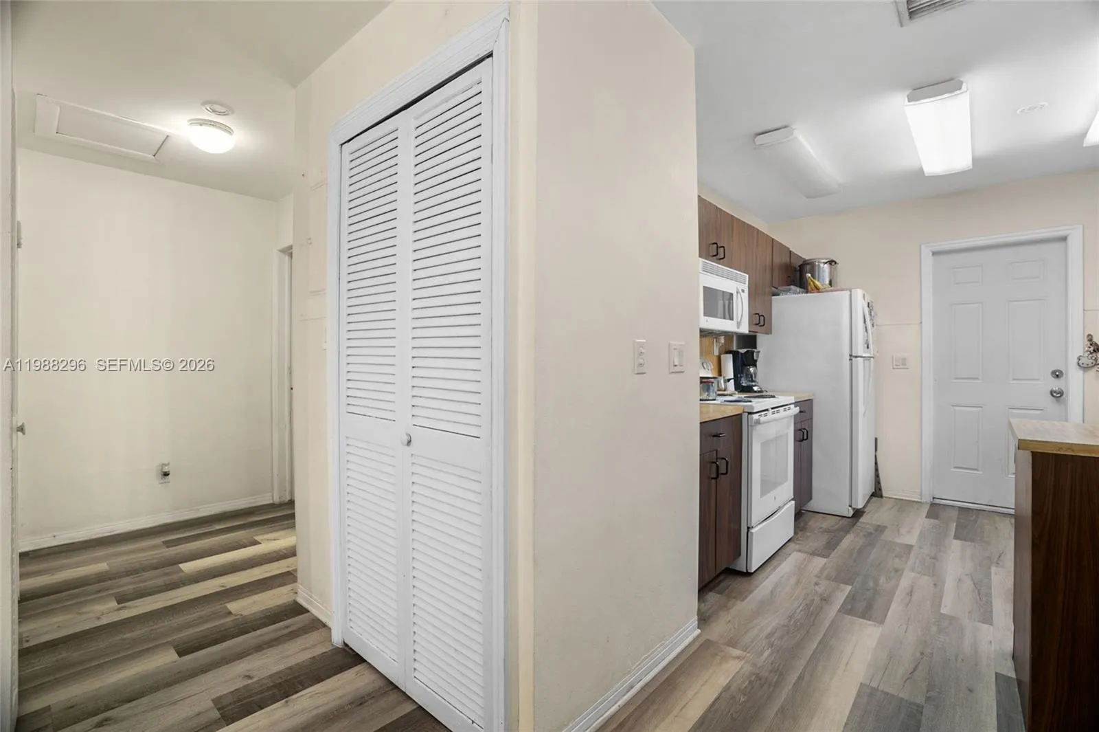 5850 Lincoln St, Hollywood, Florida 33021, Hollywood, Florida 33021, ,Residential Income,For Sale,5850 Lincoln St, Hollywood, Florida 33021,A11988296