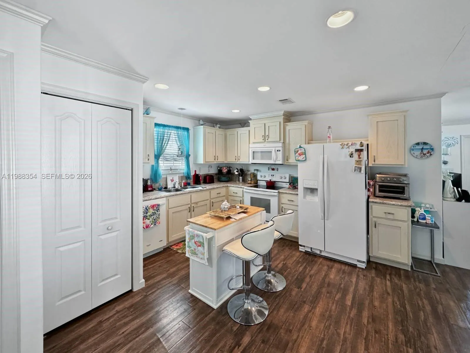 3001 Sw 18th Ter, Fort Lauderdale, Florida 33315, Fort Lauderdale, Florida 33315, 2 Bedrooms Bedrooms, ,2 BathroomsBathrooms,Residential,For Sale,3001 Sw 18th Ter, Fort Lauderdale, Florida 33315,A11988354