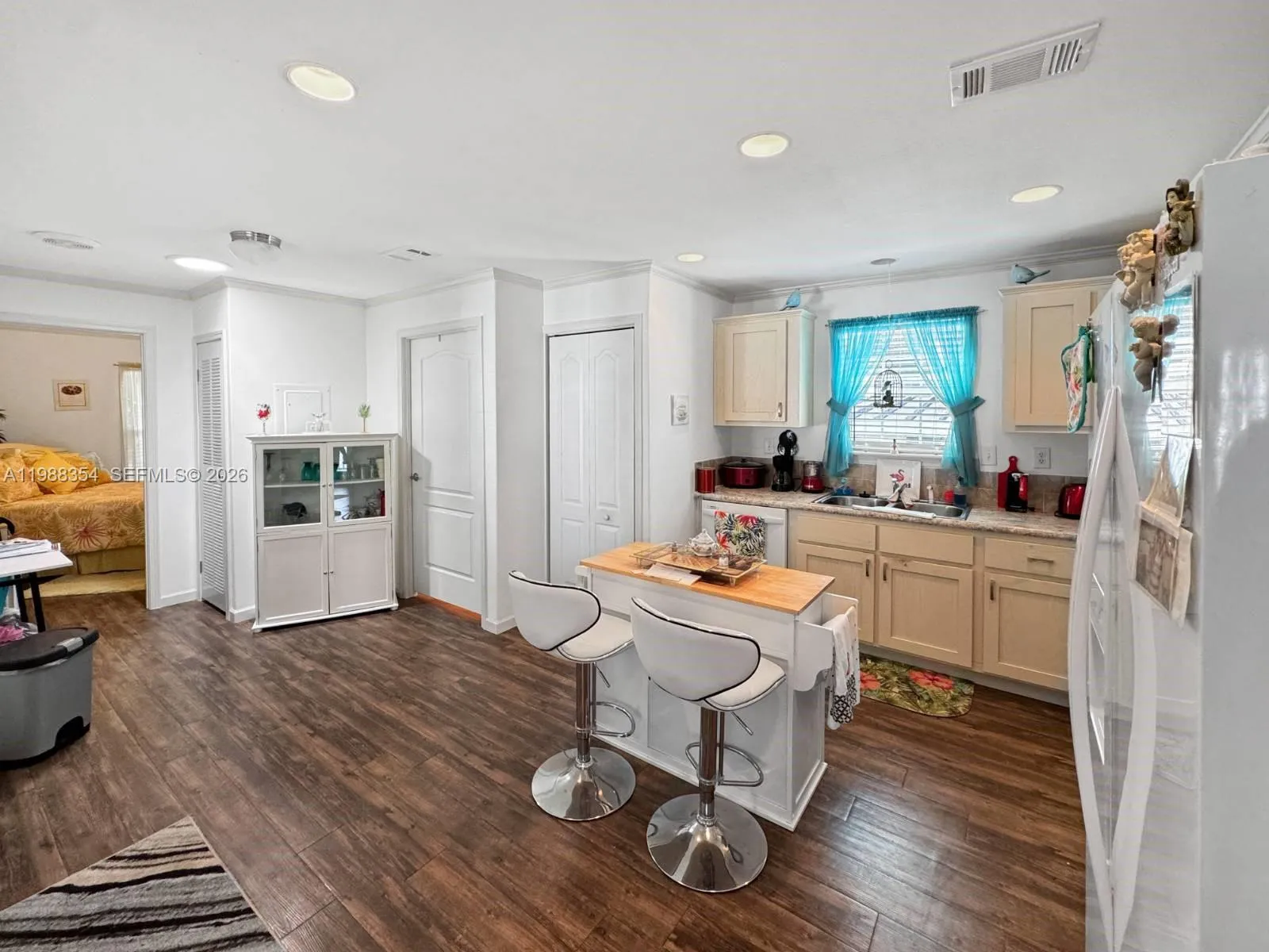 3001 Sw 18th Ter, Fort Lauderdale, Florida 33315, Fort Lauderdale, Florida 33315, 2 Bedrooms Bedrooms, ,2 BathroomsBathrooms,Residential,For Sale,3001 Sw 18th Ter, Fort Lauderdale, Florida 33315,A11988354