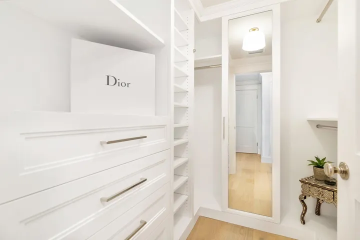 Walk-in Closet