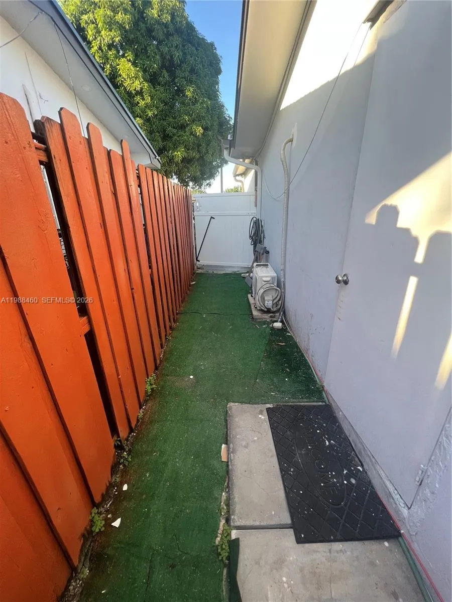 8480 Nw 14th St 1, Pembroke Pines, Florida 33024, Pembroke Pines, Florida 33024, 1 Bedroom Bedrooms, ,1 BathroomBathrooms,Residential Lease,For Rent,8480 Nw 14th St 1, Pembroke Pines, Florida 33024,A11988460