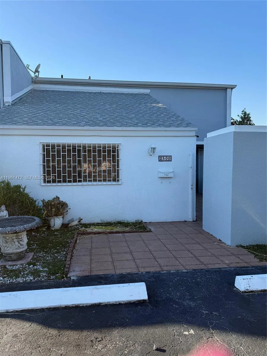 2500 Sw 122nd Ct, Miami, Florida 33175, Miami, Florida 33175, 3 Bedrooms Bedrooms, ,2 BathroomsBathrooms,Residential,For Sale,2500 Sw 122nd Ct, Miami, Florida 33175,A11961472