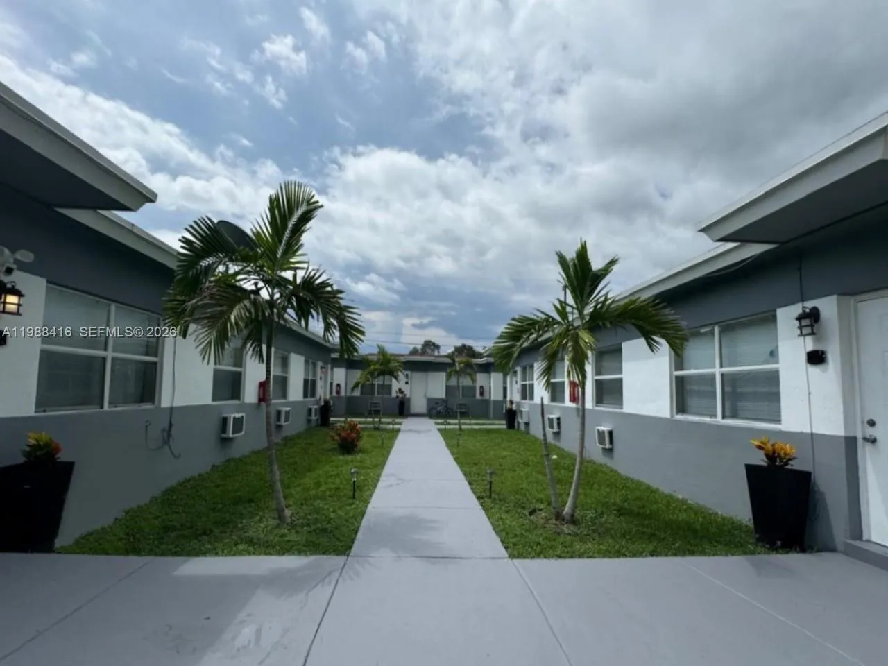 2300 Douglas St 5, Hollywood, Florida 33020, Hollywood, Florida 33020, 1 Bedroom Bedrooms, ,1 BathroomBathrooms,Residential Lease,For Rent,2300 Douglas St 5, Hollywood, Florida 33020,A11988416