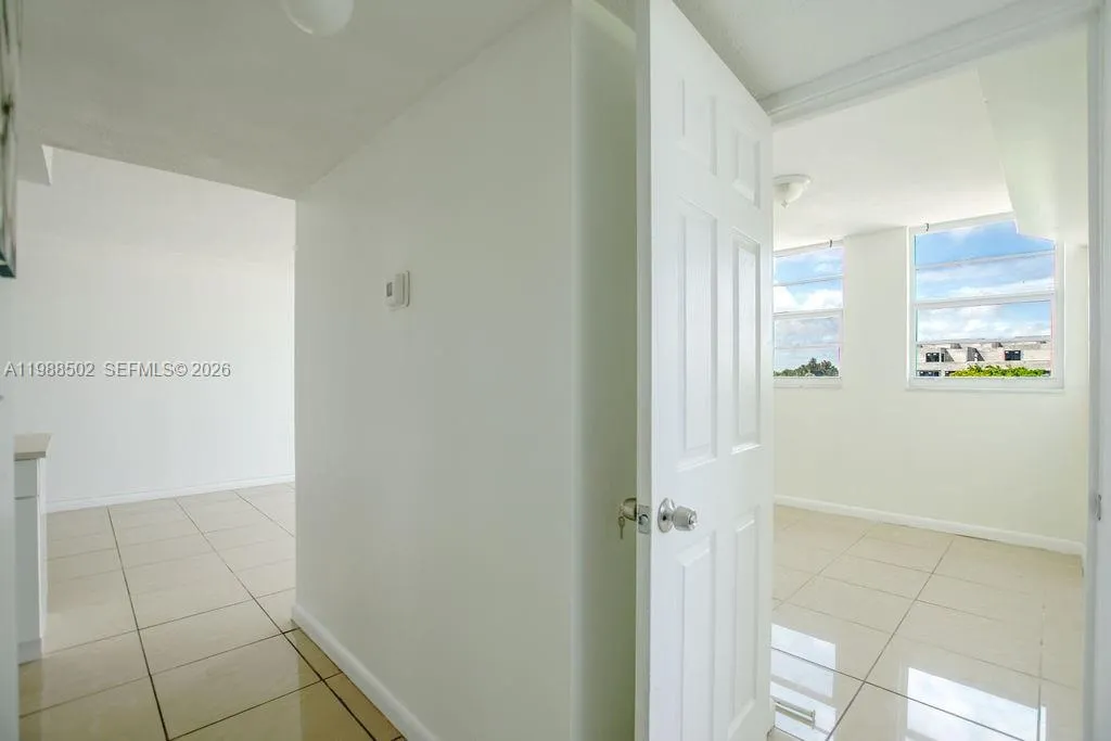 1990 Marseille Dr 402, Miami Beach, Florida 33141, Miami Beach, Florida 33141, 2 Bedrooms Bedrooms, ,2 BathroomsBathrooms,Residential,For Sale,1990 Marseille Dr 402, Miami Beach, Florida 33141,A11988502