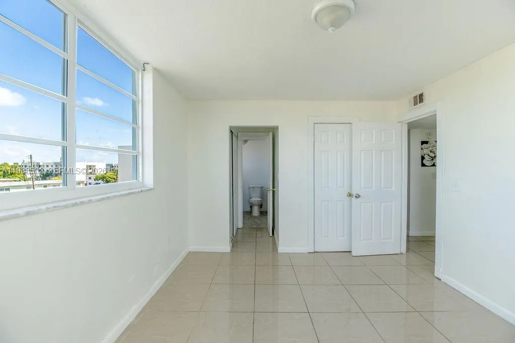 1990 Marseille Dr 402, Miami Beach, Florida 33141, Miami Beach, Florida 33141, 2 Bedrooms Bedrooms, ,2 BathroomsBathrooms,Residential,For Sale,1990 Marseille Dr 402, Miami Beach, Florida 33141,A11988502