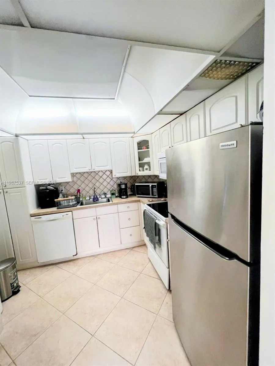 300 Bayview Dr 915, Sunny Isles Beach, Florida 331, Sunny Isles Beach, Florida 33160, 2 Bedrooms Bedrooms, ,2 BathroomsBathrooms,Residential Lease,For Rent,300 Bayview Dr 915, Sunny Isles Beach, Florida 331,A11987537