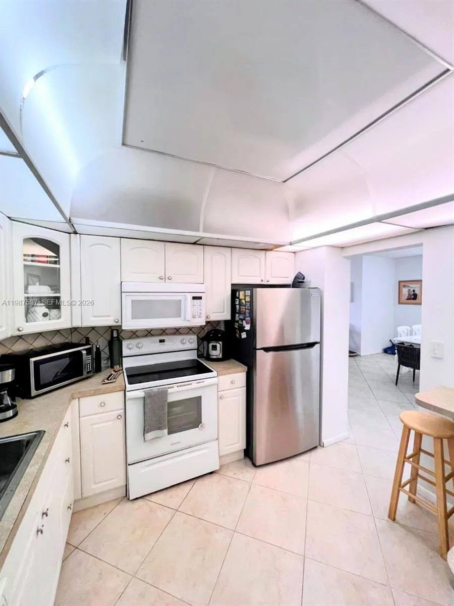 300 Bayview Dr 915, Sunny Isles Beach, Florida 331, Sunny Isles Beach, Florida 33160, 2 Bedrooms Bedrooms, ,2 BathroomsBathrooms,Residential Lease,For Rent,300 Bayview Dr 915, Sunny Isles Beach, Florida 331,A11987537