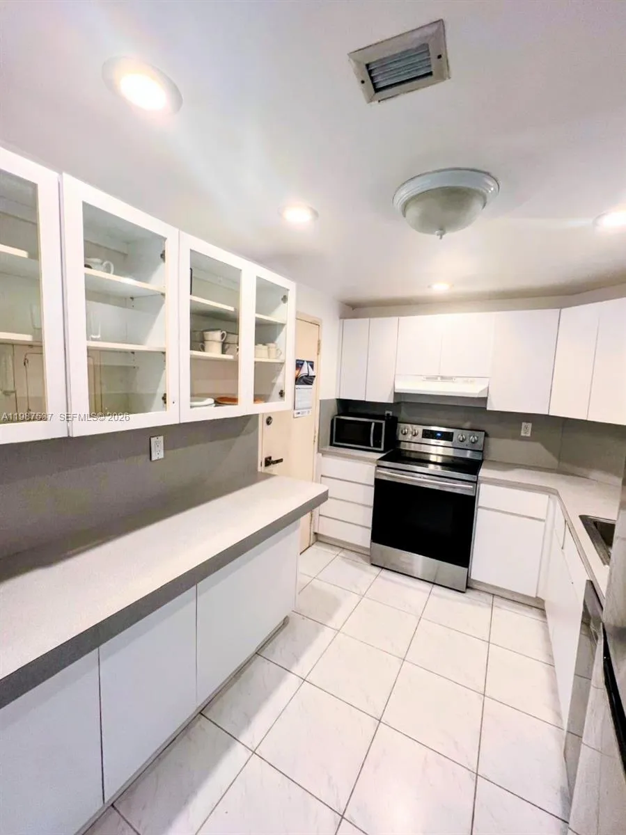 300 Bayview Dr 915, Sunny Isles Beach, Florida 331, Sunny Isles Beach, Florida 33160, 2 Bedrooms Bedrooms, ,2 BathroomsBathrooms,Residential Lease,For Rent,300 Bayview Dr 915, Sunny Isles Beach, Florida 331,A11987537