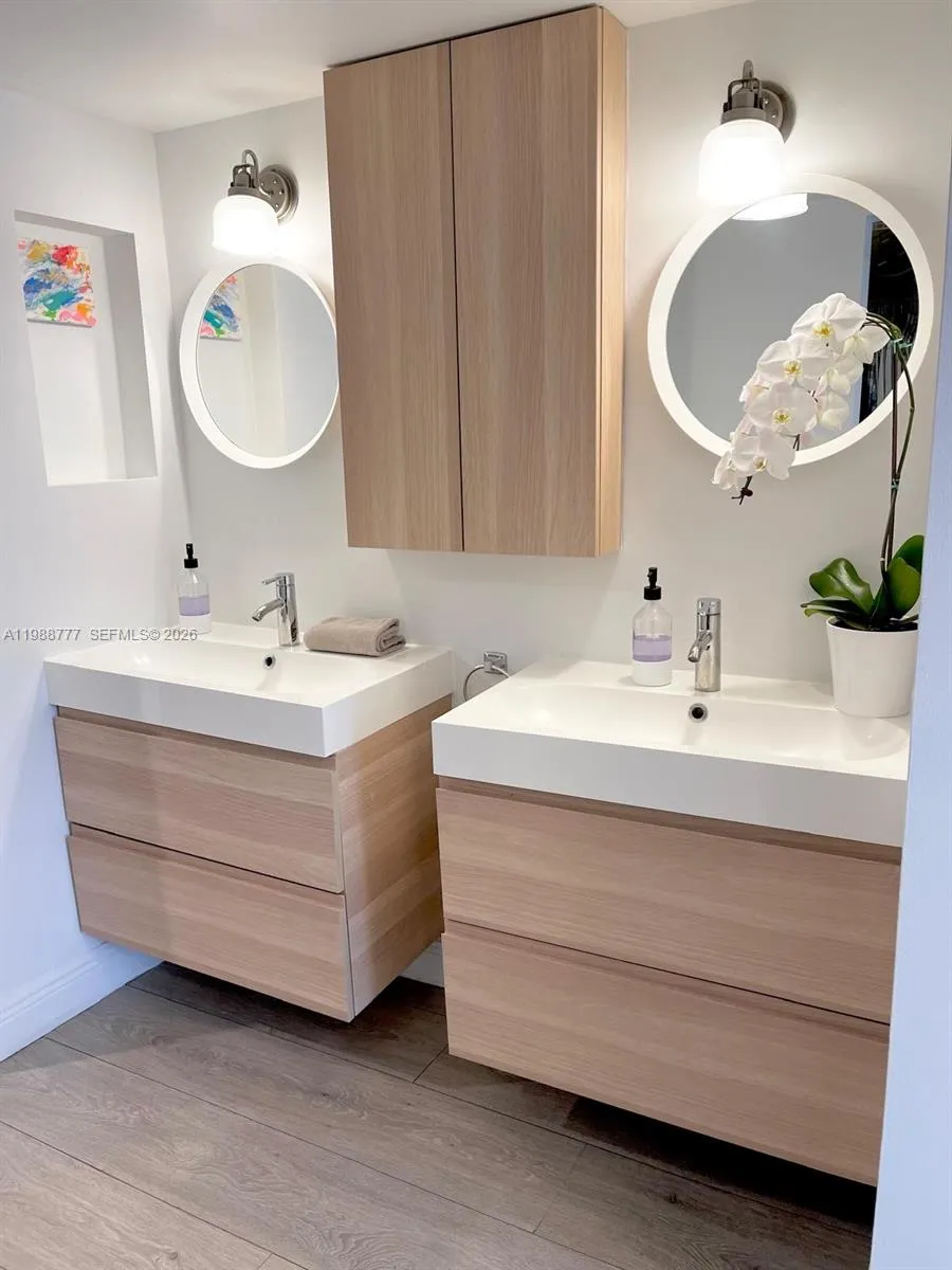 101 Ocean Lane Dr 304, Key Biscayne, Florida 33149, Key Biscayne, Florida 33149, 2 Bedrooms Bedrooms, ,2 BathroomsBathrooms,Residential Lease,For Rent,101 Ocean Lane Dr 304, Key Biscayne, Florida 33149,A11988777