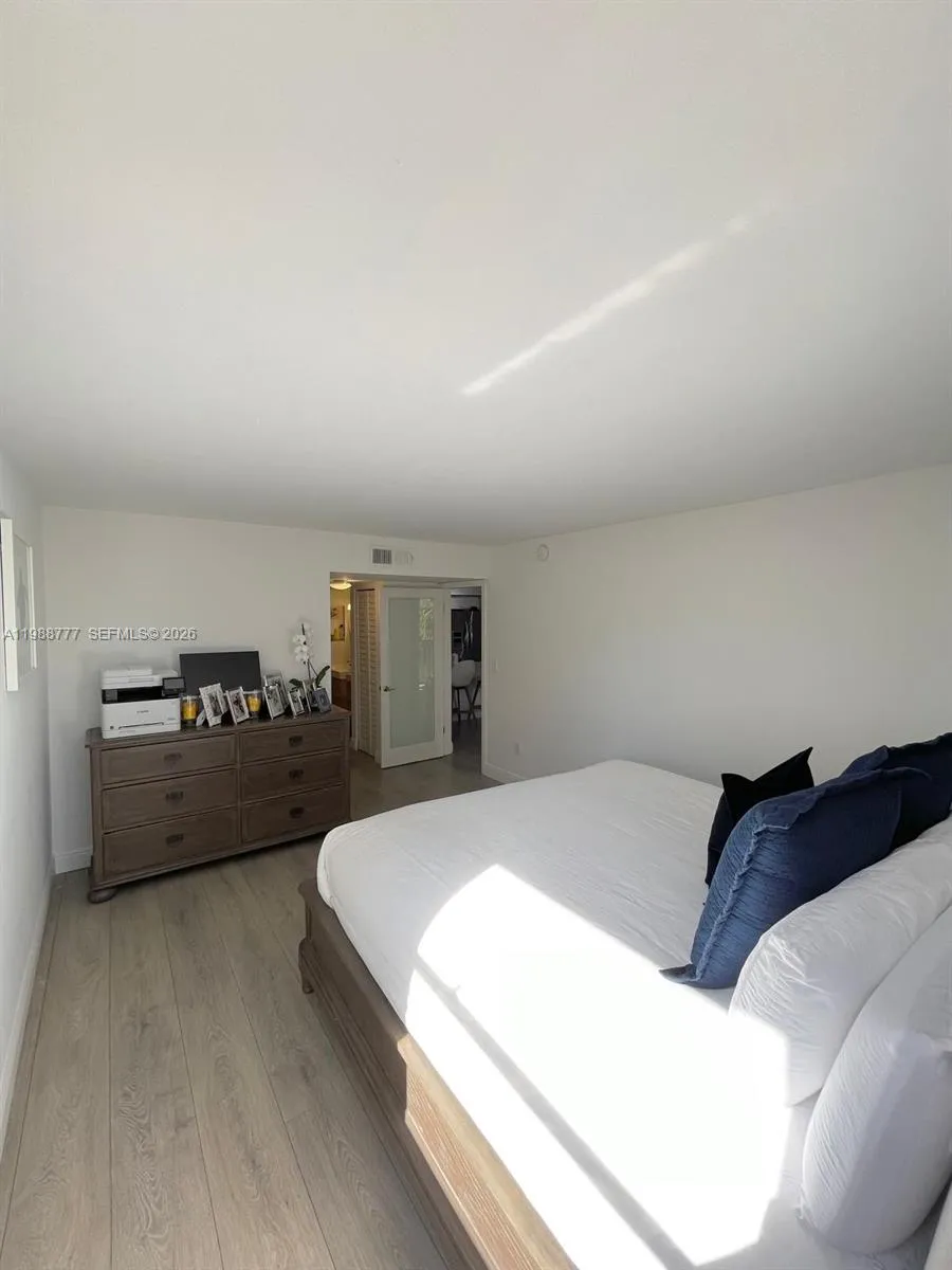 101 Ocean Lane Dr 304, Key Biscayne, Florida 33149, Key Biscayne, Florida 33149, 2 Bedrooms Bedrooms, ,2 BathroomsBathrooms,Residential Lease,For Rent,101 Ocean Lane Dr 304, Key Biscayne, Florida 33149,A11988777