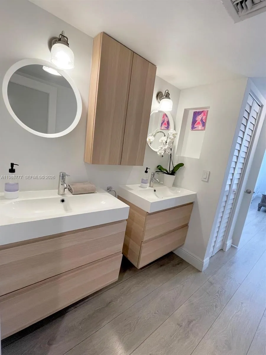 101 Ocean Lane Dr 304, Key Biscayne, Florida 33149, Key Biscayne, Florida 33149, 2 Bedrooms Bedrooms, ,2 BathroomsBathrooms,Residential Lease,For Rent,101 Ocean Lane Dr 304, Key Biscayne, Florida 33149,A11988777