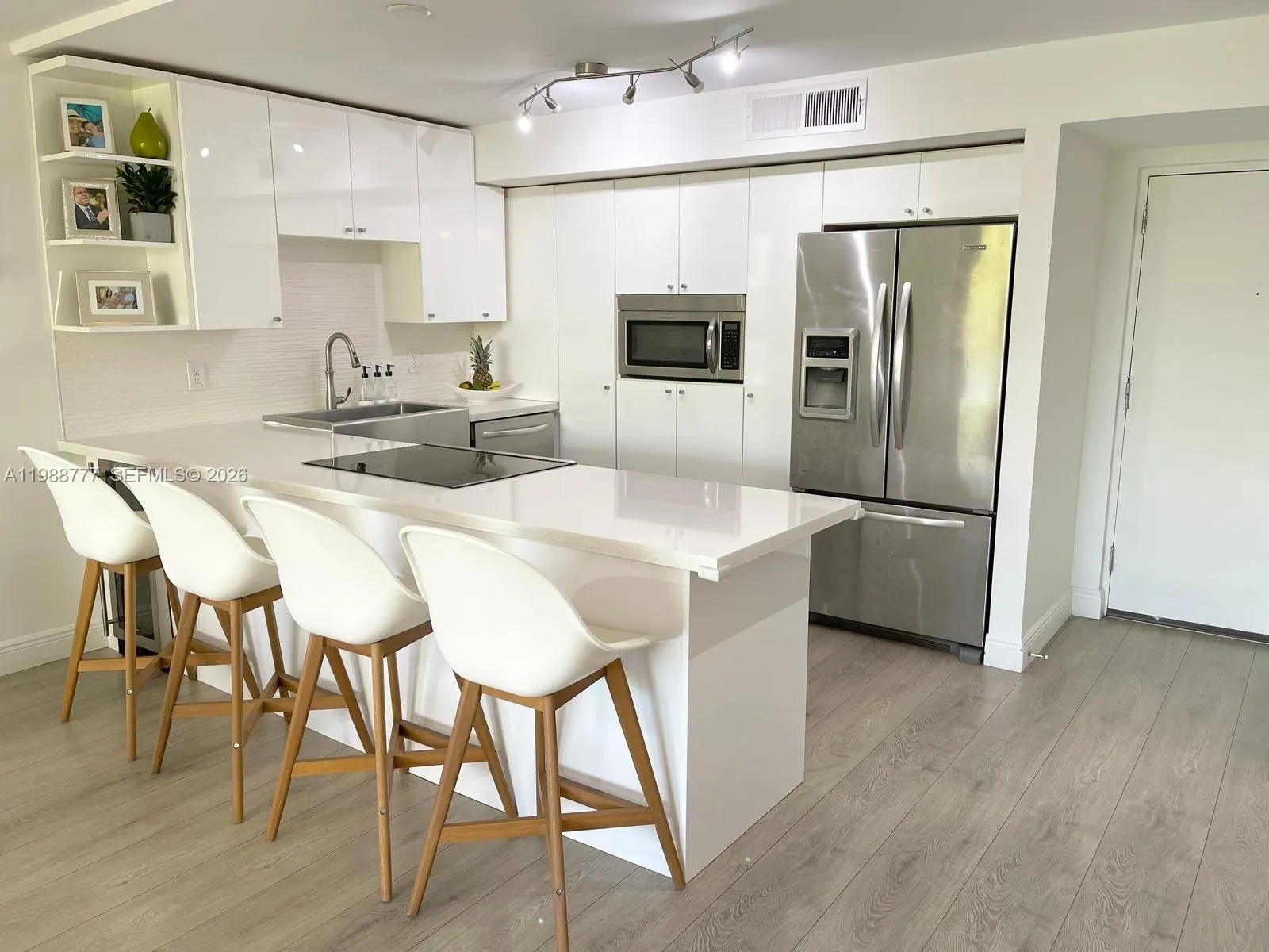 101 Ocean Lane Dr 304, Key Biscayne, Florida 33149, Key Biscayne, Florida 33149, 2 Bedrooms Bedrooms, ,2 BathroomsBathrooms,Residential Lease,For Rent,101 Ocean Lane Dr 304, Key Biscayne, Florida 33149,A11988777