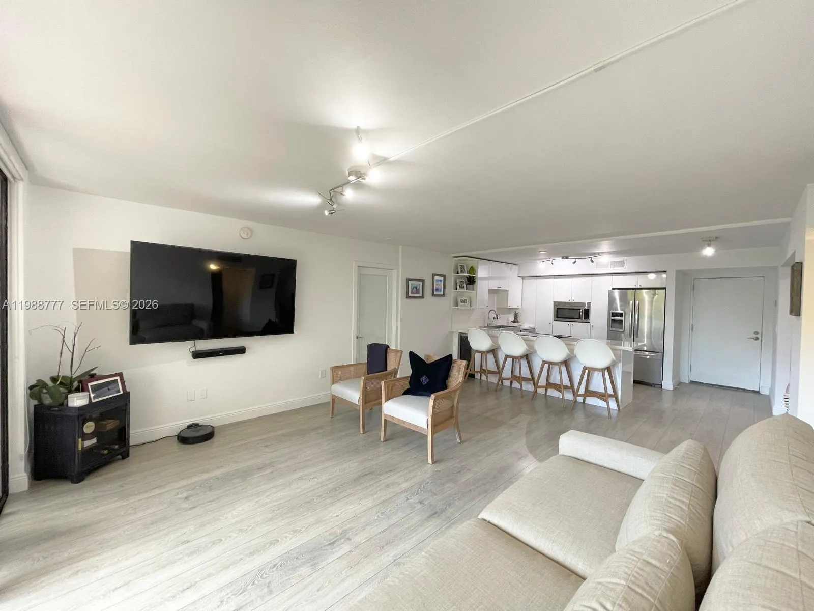 101 Ocean Lane Dr 304, Key Biscayne, Florida 33149, Key Biscayne, Florida 33149, 2 Bedrooms Bedrooms, ,2 BathroomsBathrooms,Residential Lease,For Rent,101 Ocean Lane Dr 304, Key Biscayne, Florida 33149,A11988777