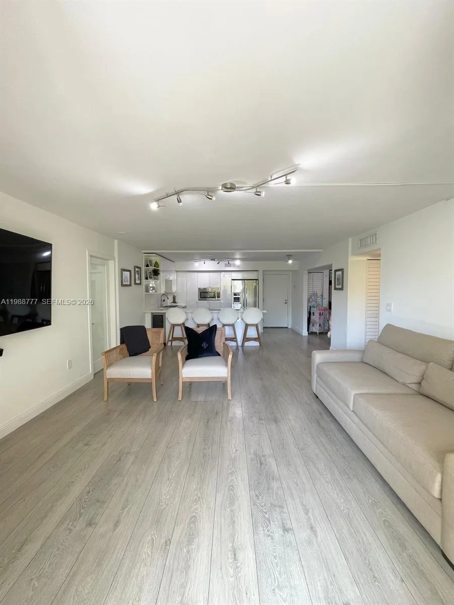 101 Ocean Lane Dr 304, Key Biscayne, Florida 33149, Key Biscayne, Florida 33149, 2 Bedrooms Bedrooms, ,2 BathroomsBathrooms,Residential Lease,For Rent,101 Ocean Lane Dr 304, Key Biscayne, Florida 33149,A11988777