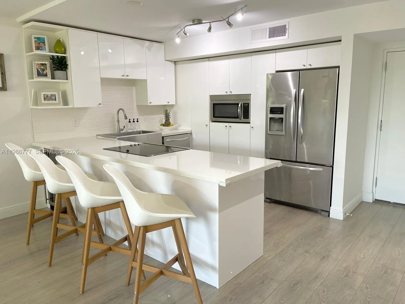 101 Ocean Lane Dr 304, Key Biscayne, Florida 33149, Key Biscayne, Florida 33149, 2 Bedrooms Bedrooms, ,2 BathroomsBathrooms,Residential Lease,For Rent,101 Ocean Lane Dr 304, Key Biscayne, Florida 33149,A11988777
