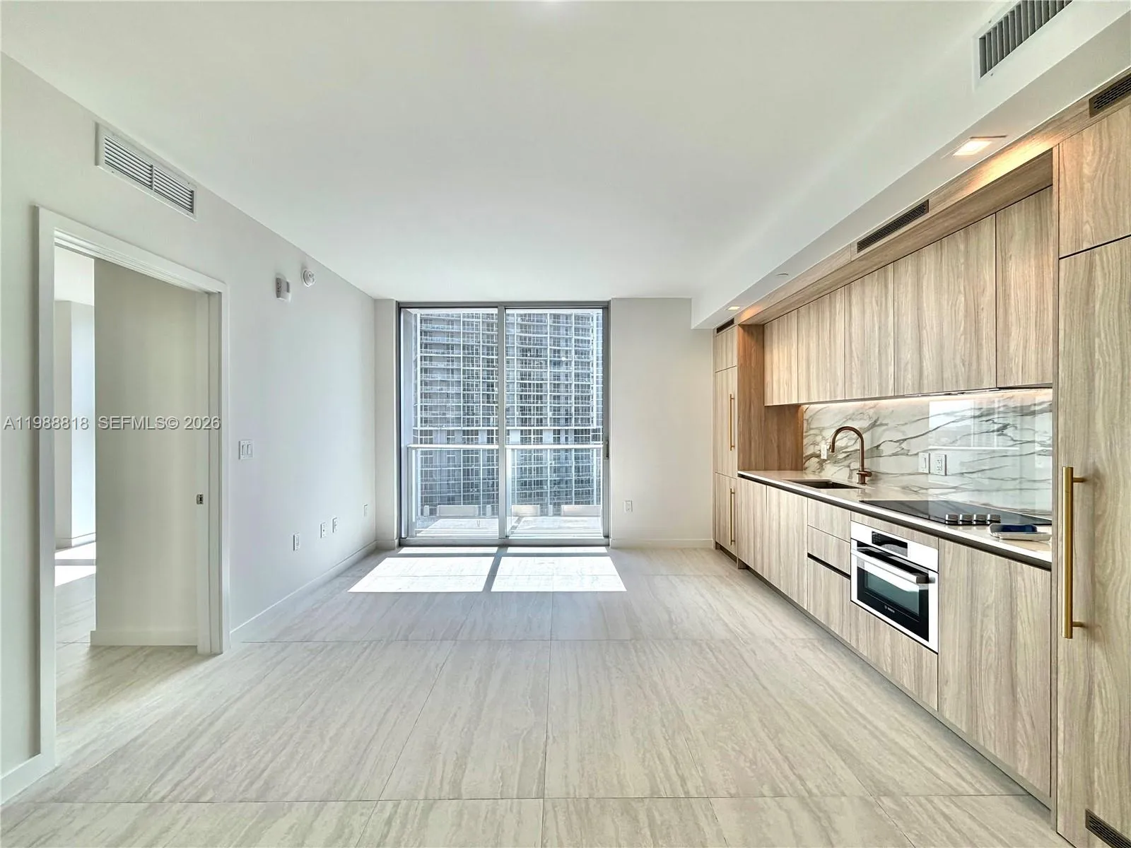77 Se 5th St 1615, Miami, Florida 33131, Miami, Florida 33131, 1 Bedroom Bedrooms, ,1 BathroomBathrooms,Residential Lease,For Rent,77 Se 5th St 1615, Miami, Florida 33131,A11988818