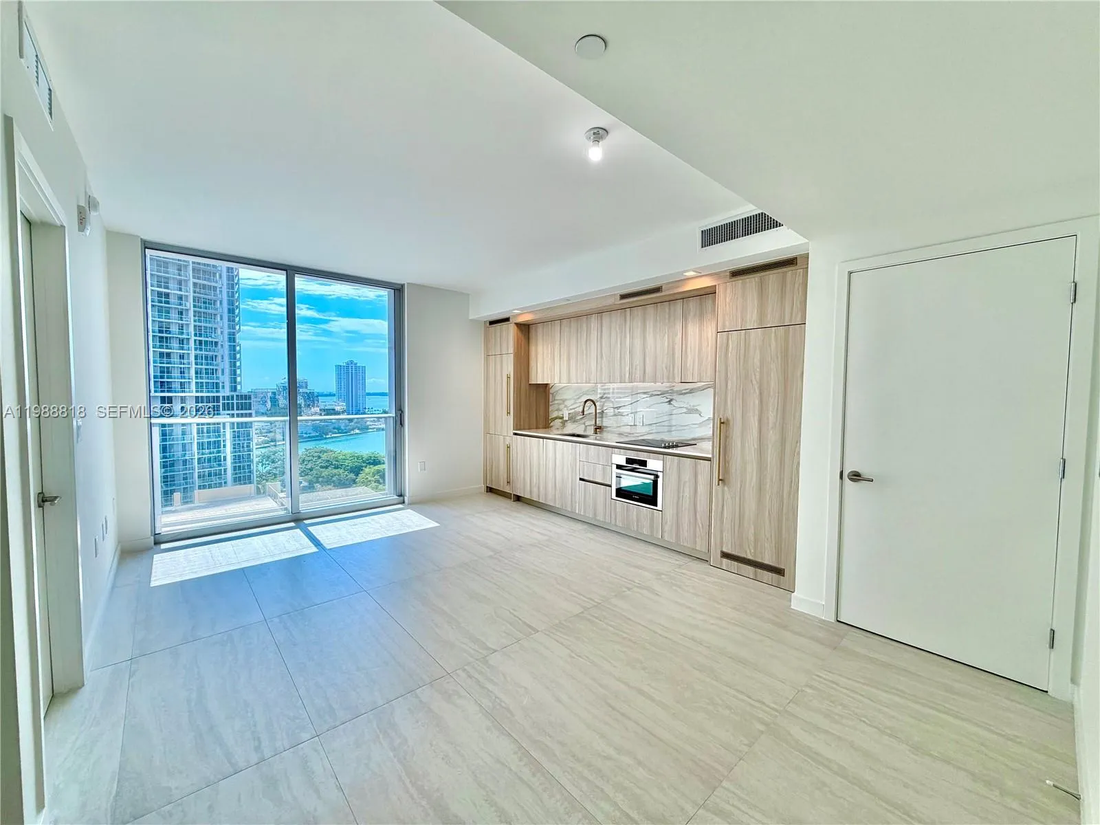 77 Se 5th St 1615, Miami, Florida 33131, Miami, Florida 33131, 1 Bedroom Bedrooms, ,1 BathroomBathrooms,Residential Lease,For Rent,77 Se 5th St 1615, Miami, Florida 33131,A11988818