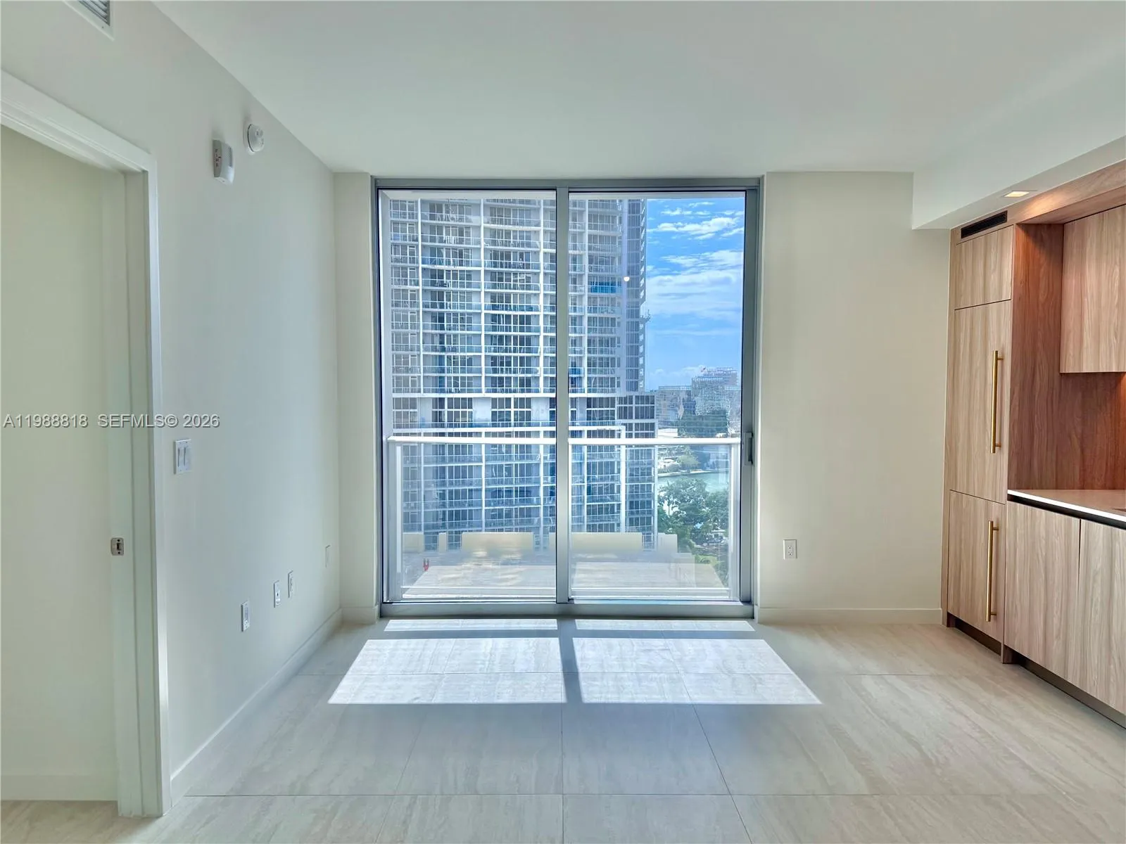 77 Se 5th St 1615, Miami, Florida 33131, Miami, Florida 33131, 1 Bedroom Bedrooms, ,1 BathroomBathrooms,Residential Lease,For Rent,77 Se 5th St 1615, Miami, Florida 33131,A11988818
