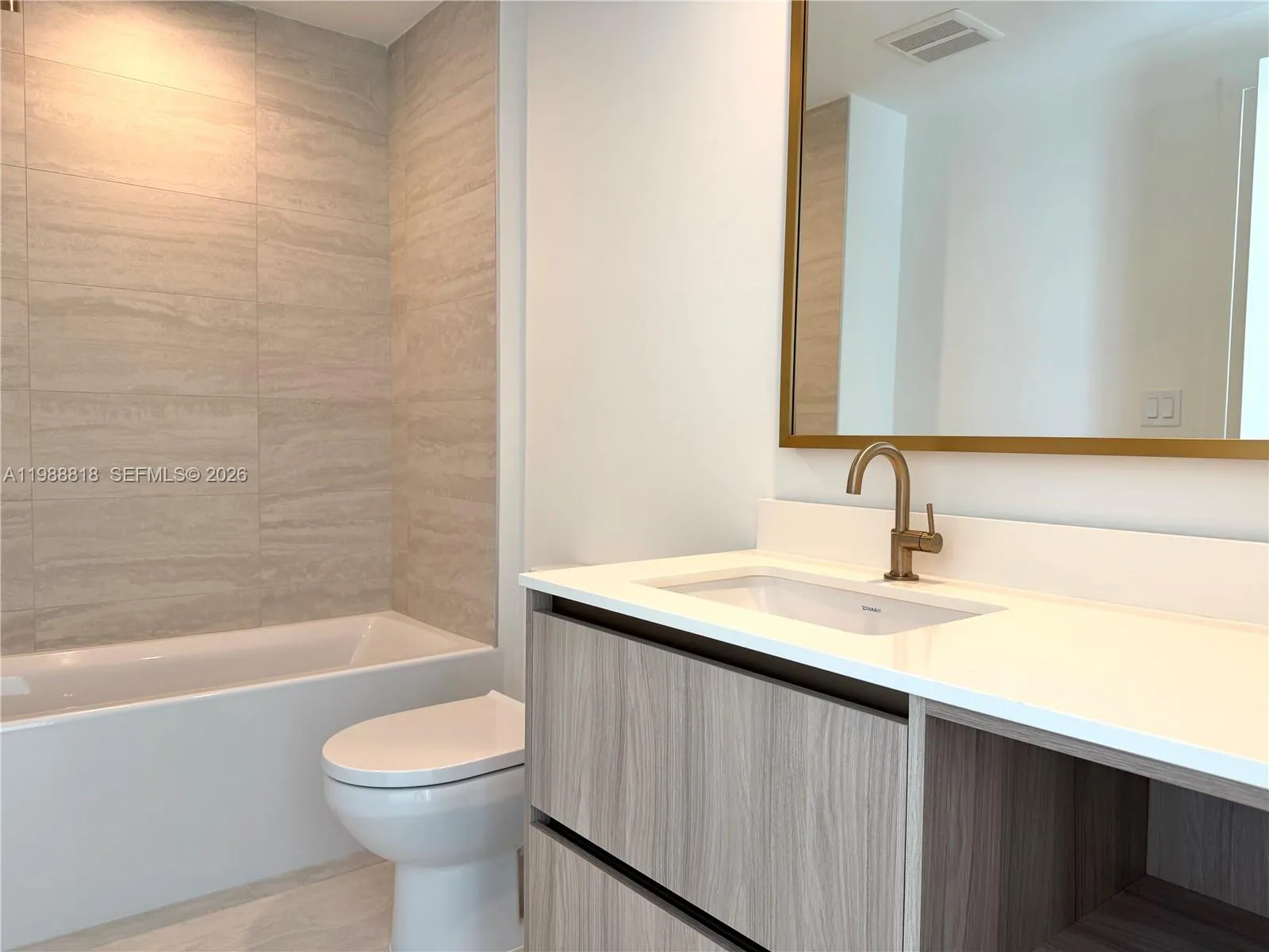 77 Se 5th St 1615, Miami, Florida 33131, Miami, Florida 33131, 1 Bedroom Bedrooms, ,1 BathroomBathrooms,Residential Lease,For Rent,77 Se 5th St 1615, Miami, Florida 33131,A11988818