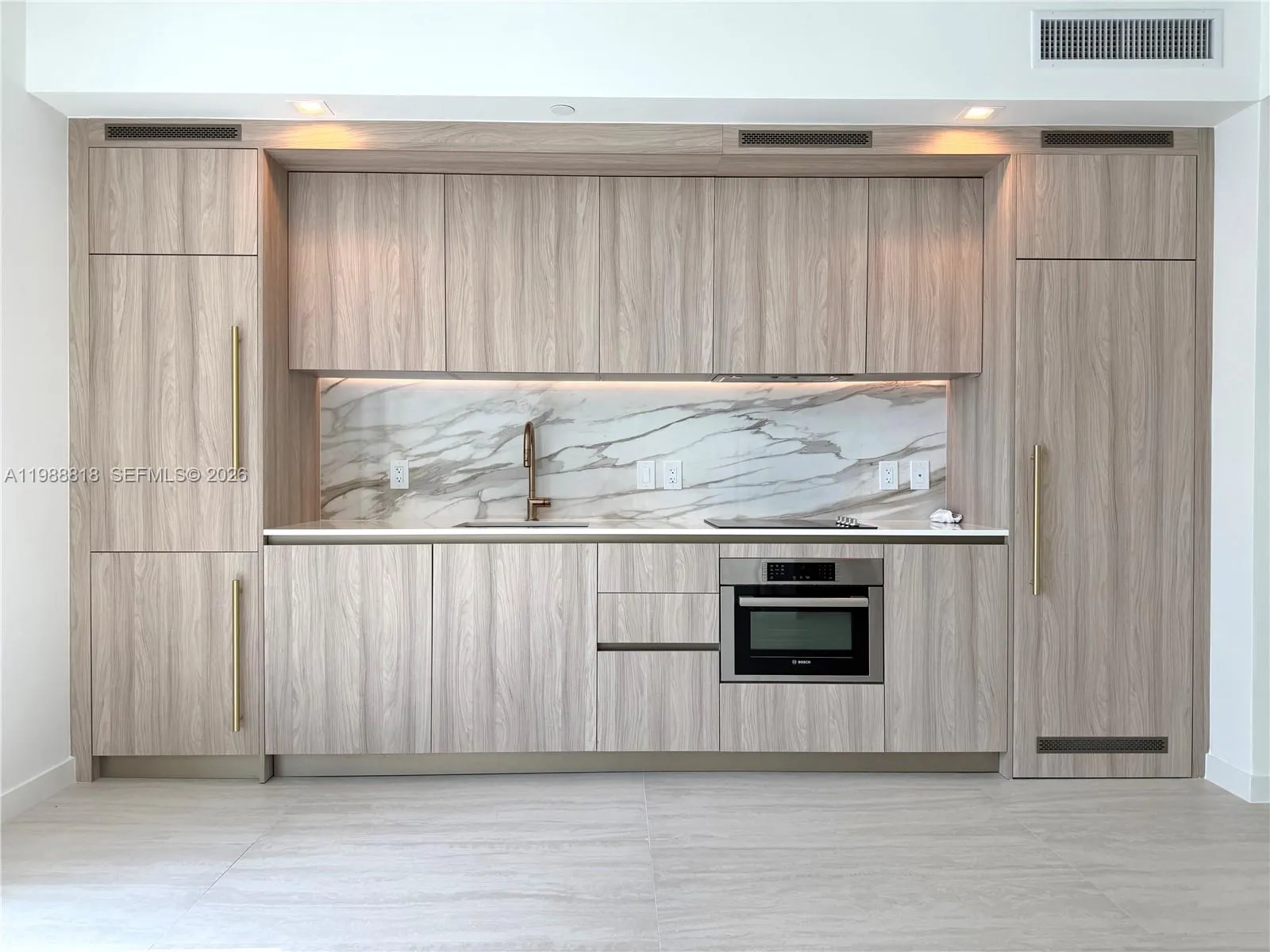77 Se 5th St 1615, Miami, Florida 33131, Miami, Florida 33131, 1 Bedroom Bedrooms, ,1 BathroomBathrooms,Residential Lease,For Rent,77 Se 5th St 1615, Miami, Florida 33131,A11988818