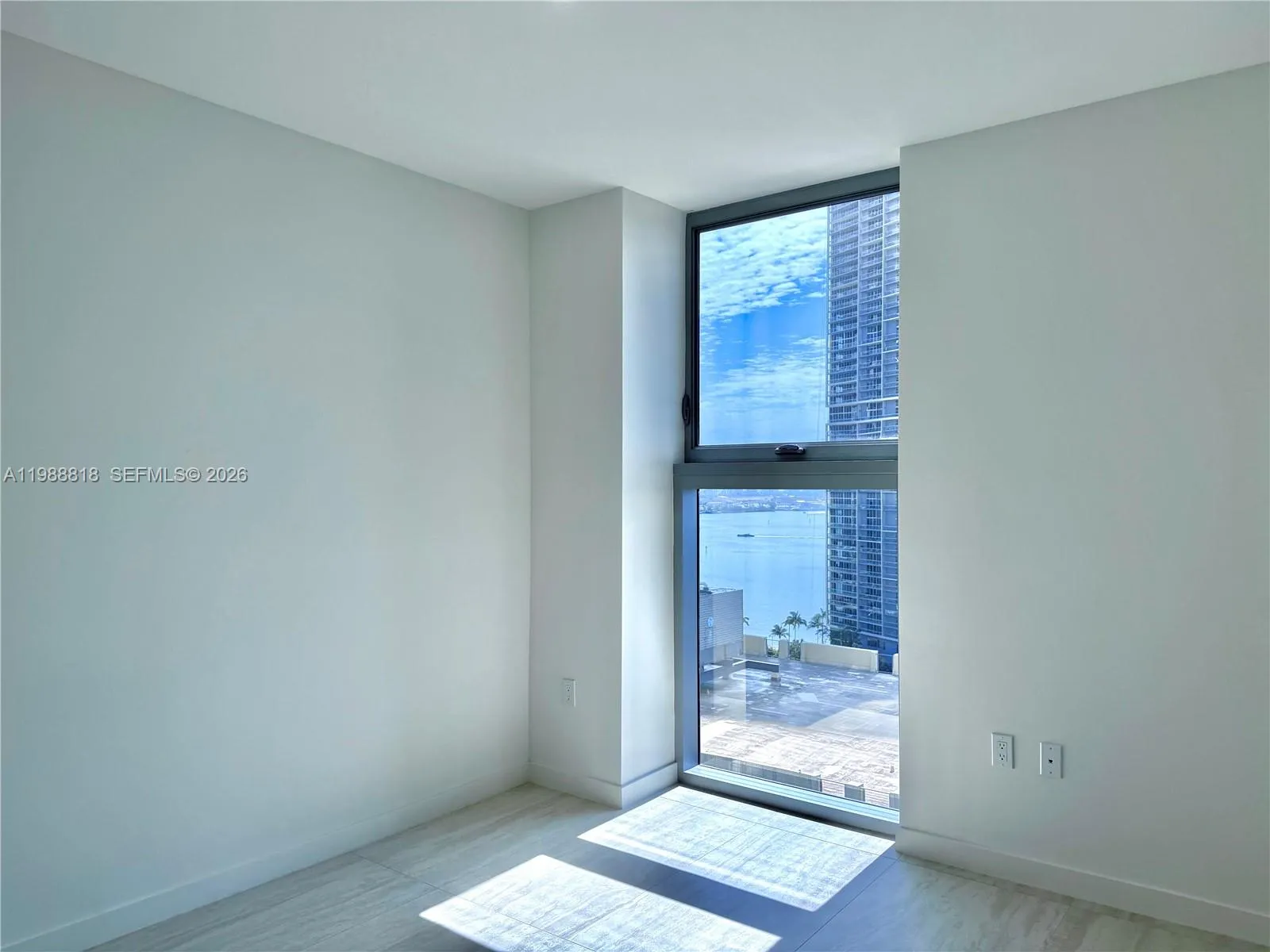 77 Se 5th St 1615, Miami, Florida 33131, Miami, Florida 33131, 1 Bedroom Bedrooms, ,1 BathroomBathrooms,Residential Lease,For Rent,77 Se 5th St 1615, Miami, Florida 33131,A11988818