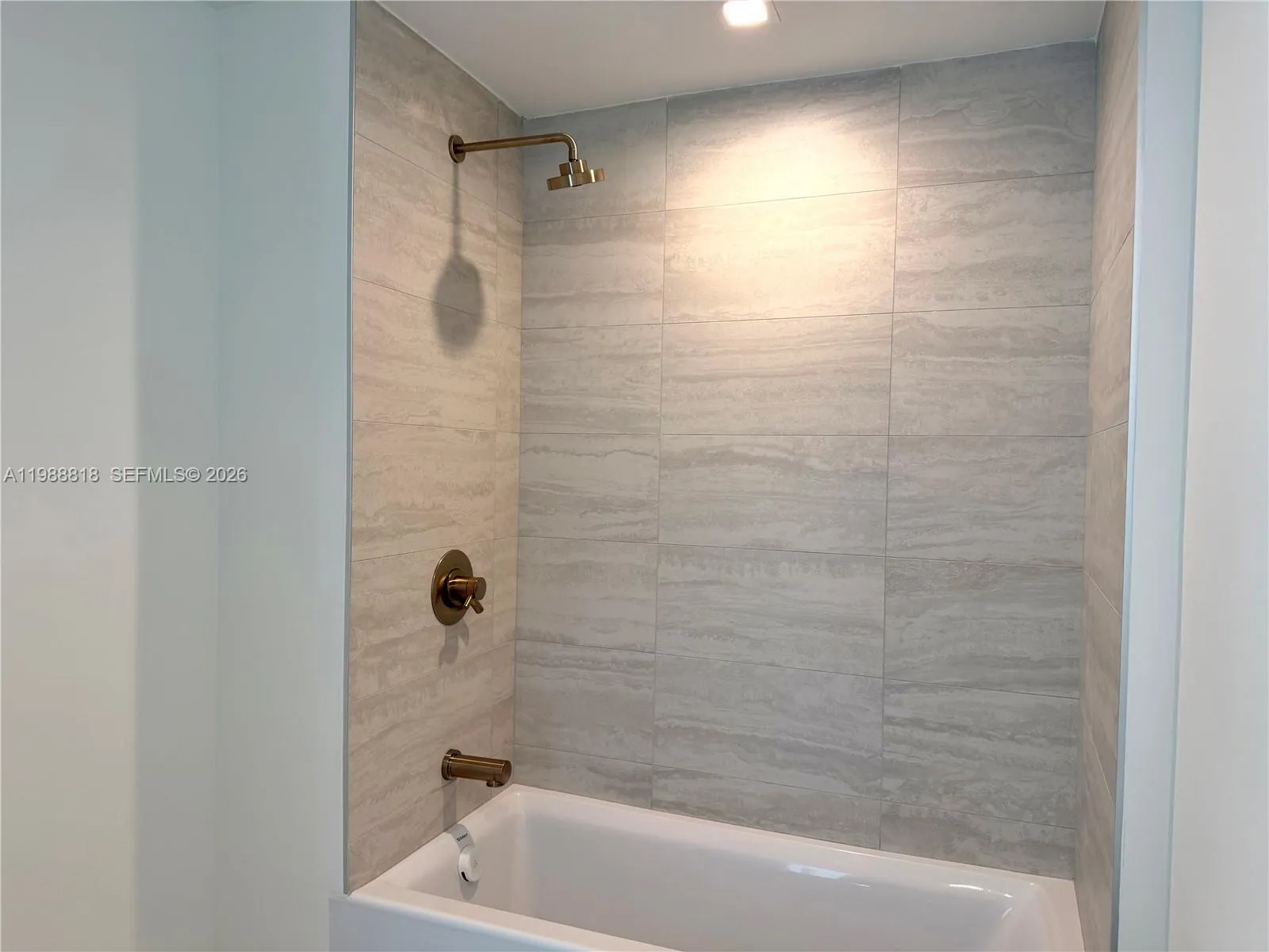 77 Se 5th St 1615, Miami, Florida 33131, Miami, Florida 33131, 1 Bedroom Bedrooms, ,1 BathroomBathrooms,Residential Lease,For Rent,77 Se 5th St 1615, Miami, Florida 33131,A11988818