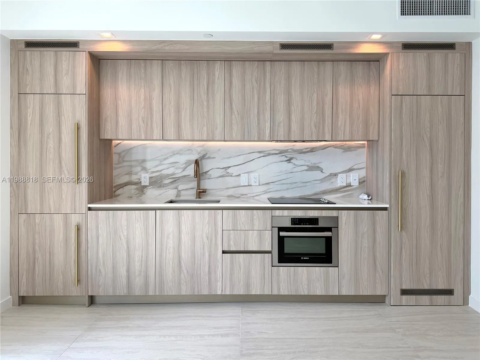 77 Se 5th St 1615, Miami, Florida 33131, Miami, Florida 33131, 1 Bedroom Bedrooms, ,1 BathroomBathrooms,Residential Lease,For Rent,77 Se 5th St 1615, Miami, Florida 33131,A11988818