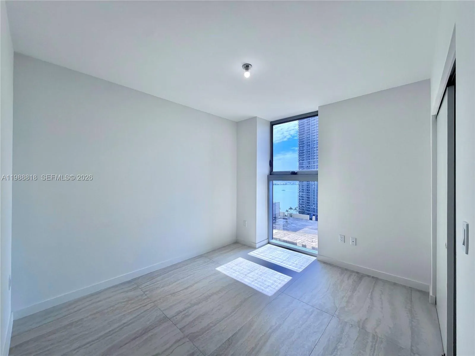 77 Se 5th St 1615, Miami, Florida 33131, Miami, Florida 33131, 1 Bedroom Bedrooms, ,1 BathroomBathrooms,Residential Lease,For Rent,77 Se 5th St 1615, Miami, Florida 33131,A11988818