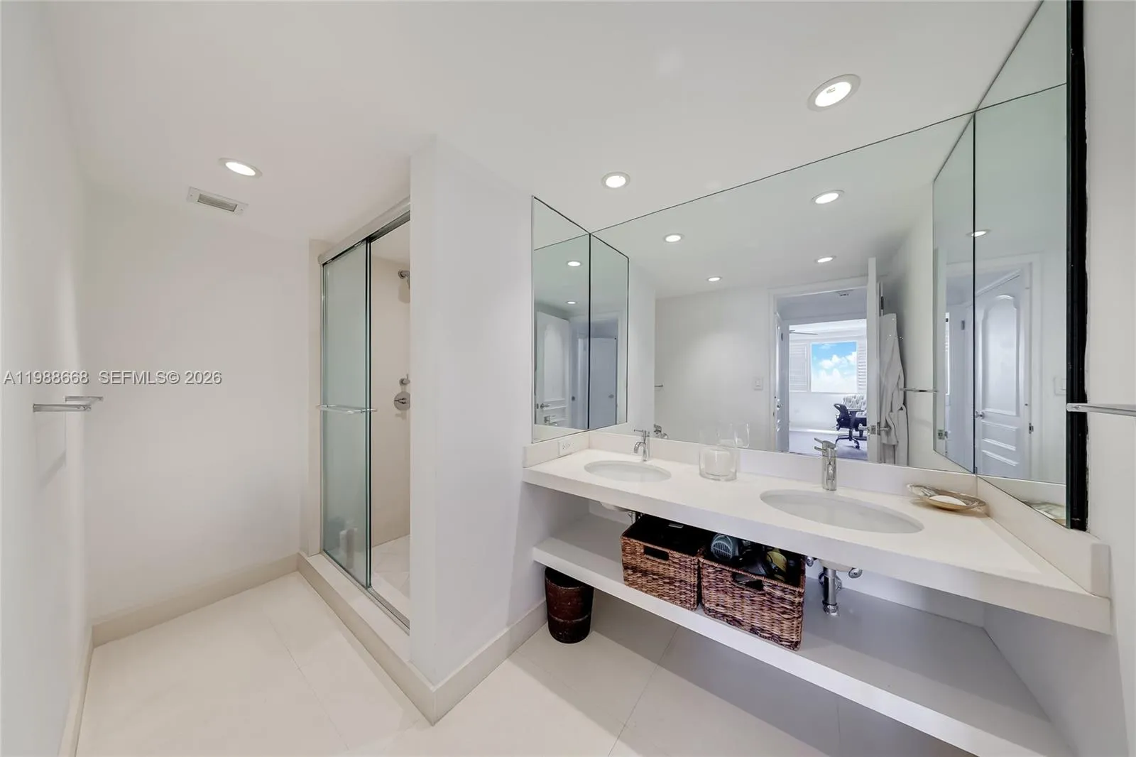 200 Ocean Lane Dr 1102, Key Biscayne, Florida 3314, Key Biscayne, Florida 33149, 2 Bedrooms Bedrooms, ,2 BathroomsBathrooms,Residential,For Sale,200 Ocean Lane Dr 1102, Key Biscayne, Florida 3314,A11988668