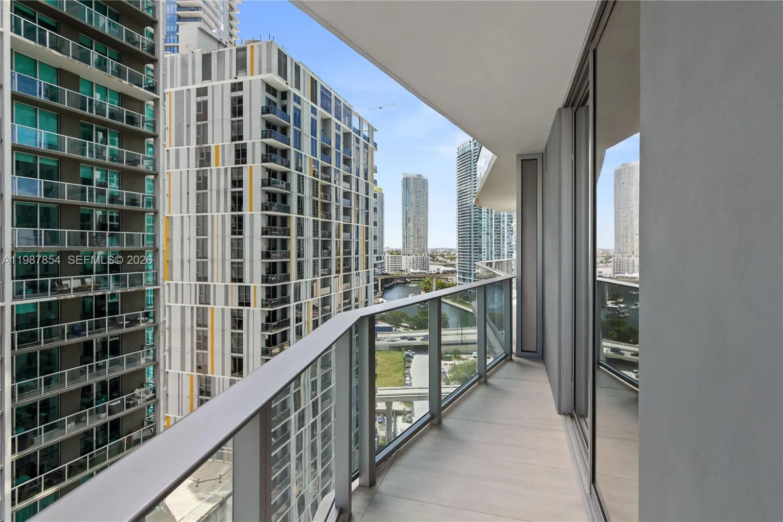 77 Se 5th St 1808, Miami, Florida 33131, Miami, Florida 33131, 1 Bedroom Bedrooms, ,1 BathroomBathrooms,Residential Lease,For Rent,77 Se 5th St 1808, Miami, Florida 33131,A11987854