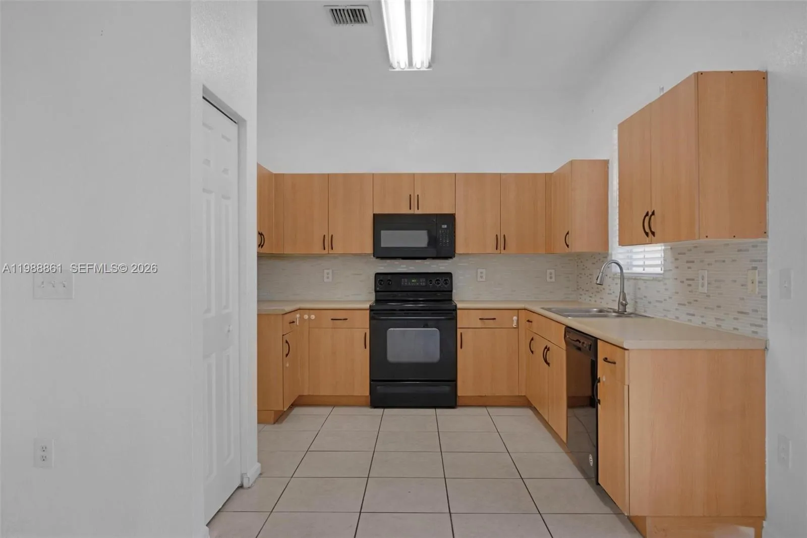 12471 Sw 42nd St, Miramar, Florida 33027, Miramar, Florida 33027, 4 Bedrooms Bedrooms, ,3 BathroomsBathrooms,Residential Lease,For Rent,12471 Sw 42nd St, Miramar, Florida 33027,A11988861