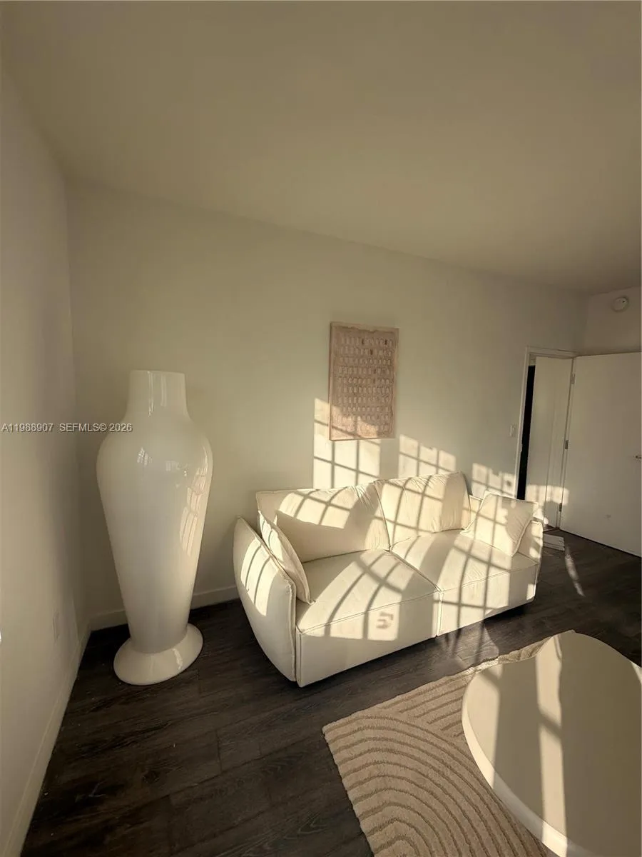1525 Euclid Ave 19, Miami Beach, Florida 33139, Miami Beach, Florida 33139, 1 Bedroom Bedrooms, ,1 BathroomBathrooms,Residential Lease,For Rent,1525 Euclid Ave 19, Miami Beach, Florida 33139,A11988907