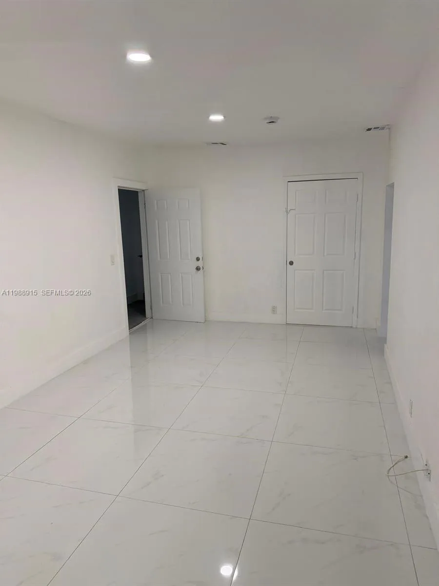 2369 Sw 17th Ter 3, Miami, Florida 33145, Miami, Florida 33145, 2 Bedrooms Bedrooms, ,1 BathroomBathrooms,Residential Lease,For Rent,2369 Sw 17th Ter 3, Miami, Florida 33145,A11988915