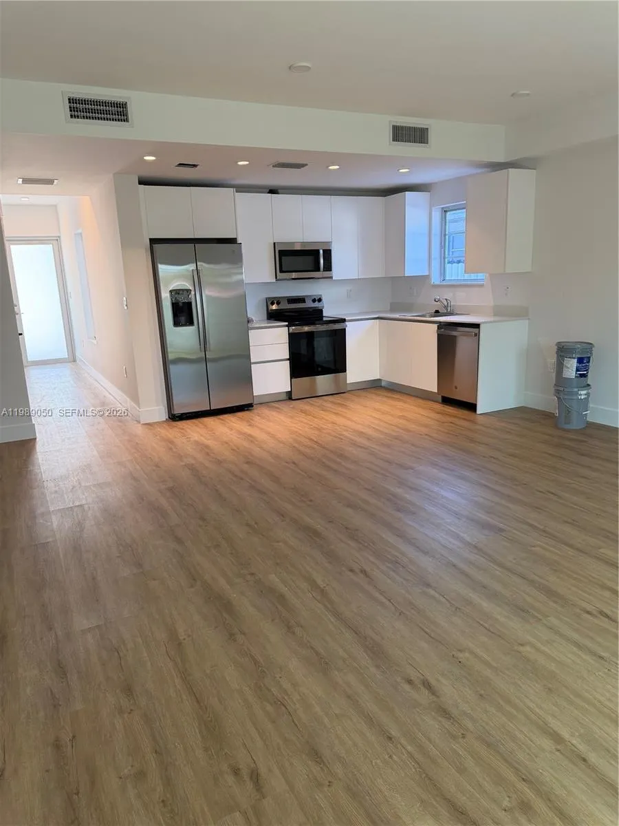 2800 Sw 5th St 2800, Miami, Florida 33135, Miami, Florida 33135, 3 Bedrooms Bedrooms, ,2 BathroomsBathrooms,Residential Lease,For Rent,2800 Sw 5th St 2800, Miami, Florida 33135,A11989050